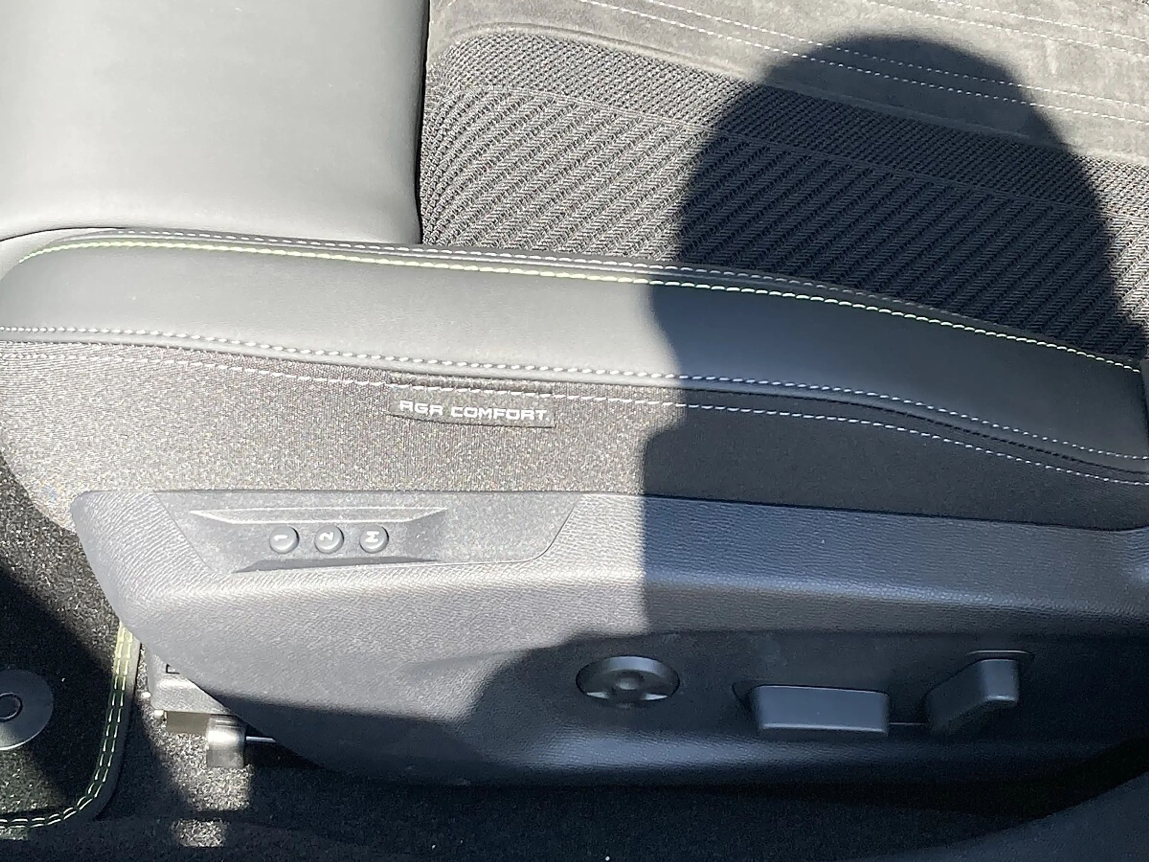 Peugeot 408 PHEV 240 e-DCS7 GT Exclusive — photo 6
