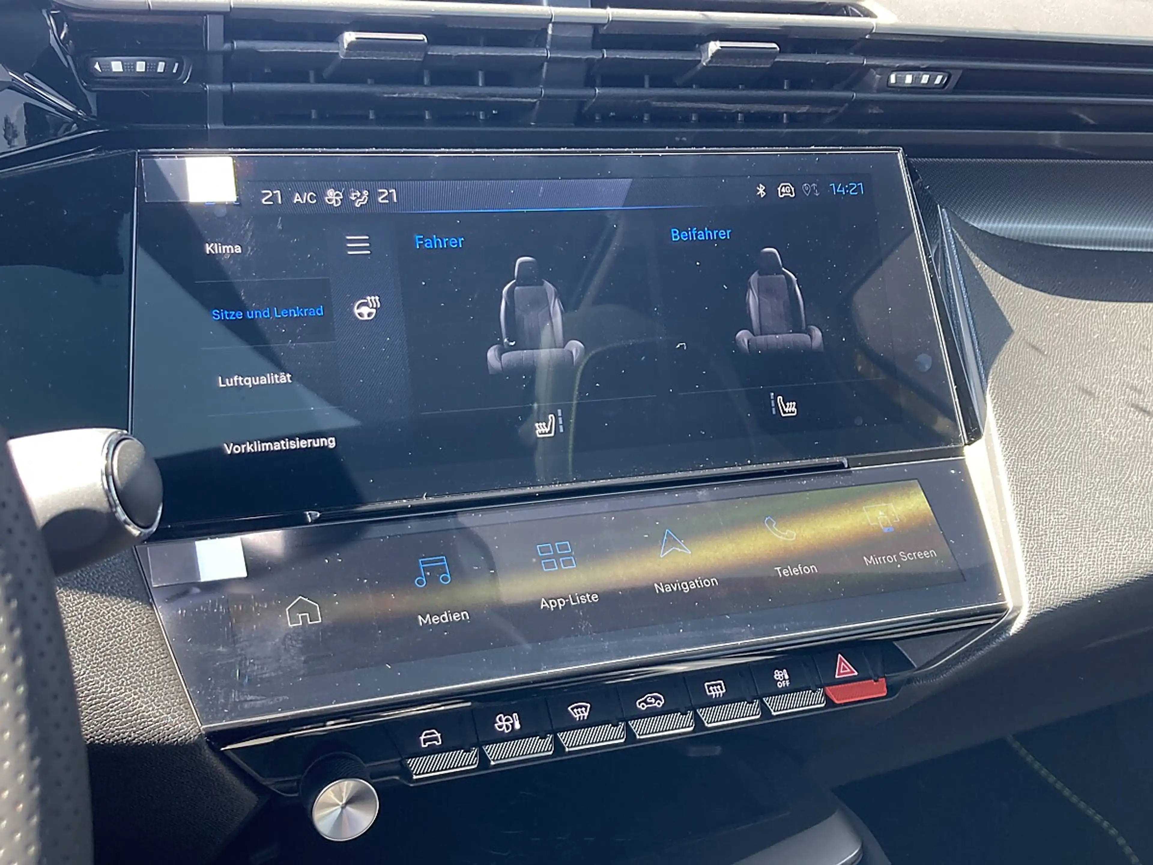 Peugeot 408 PHEV 240 e-DCS7 GT Exclusive — photo 13
