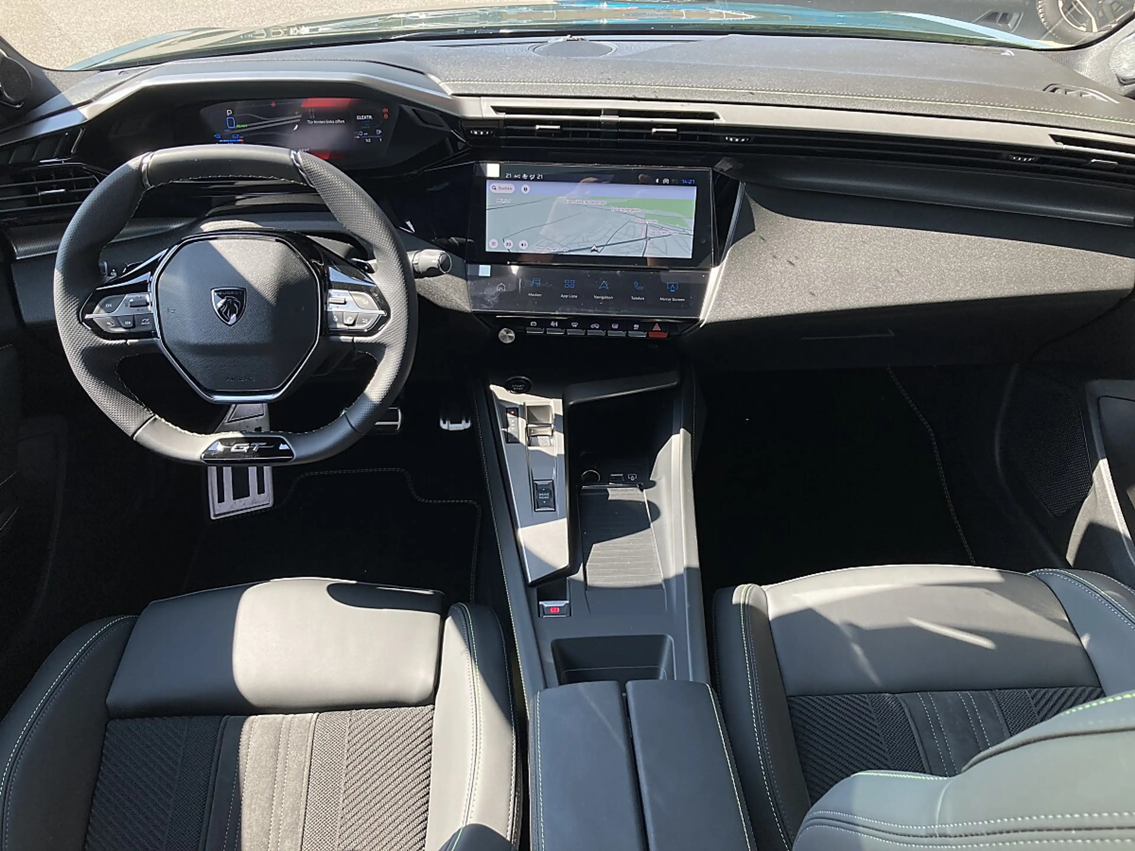 Peugeot 408 PHEV 240 e-DCS7 GT Exclusive — photo 15