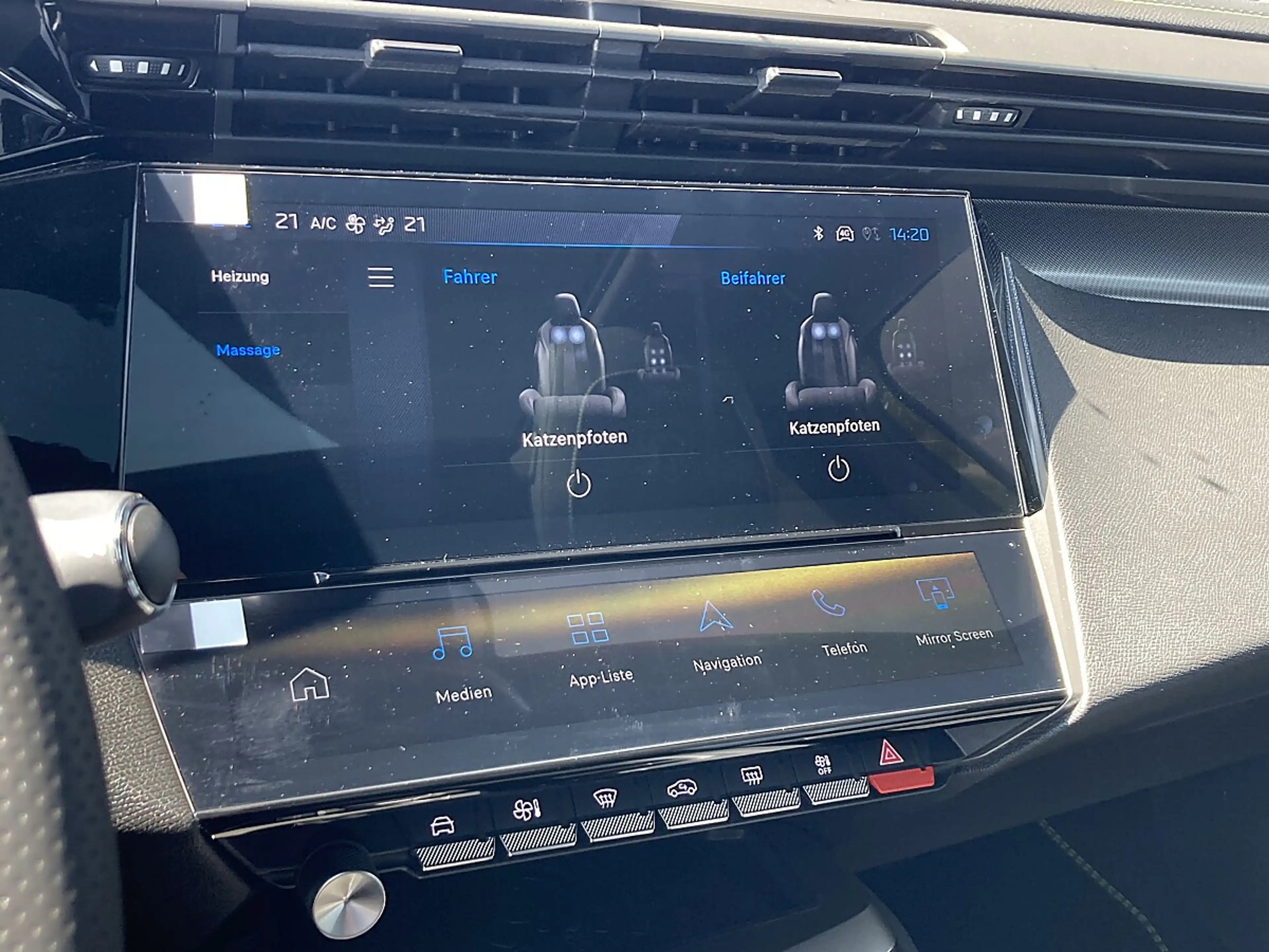Peugeot 408 PHEV 240 e-DCS7 GT Exclusive — photo 12