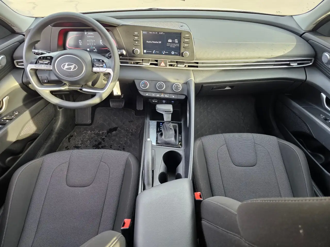 Hyundai ELANTRA снимка Hyundai ELANTRA