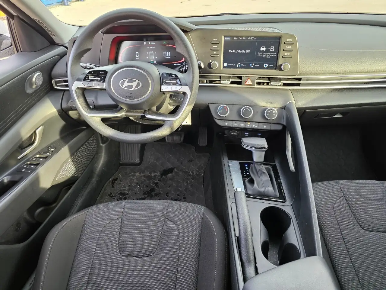 Hyundai ELANTRA снимка Hyundai ELANTRA
