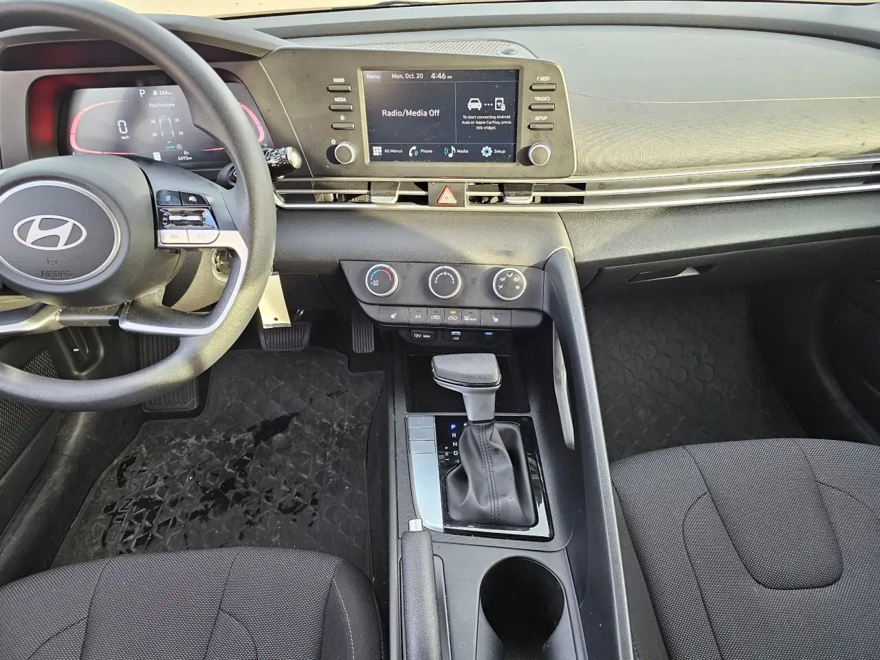 Hyundai ELANTRA снимка Hyundai ELANTRA