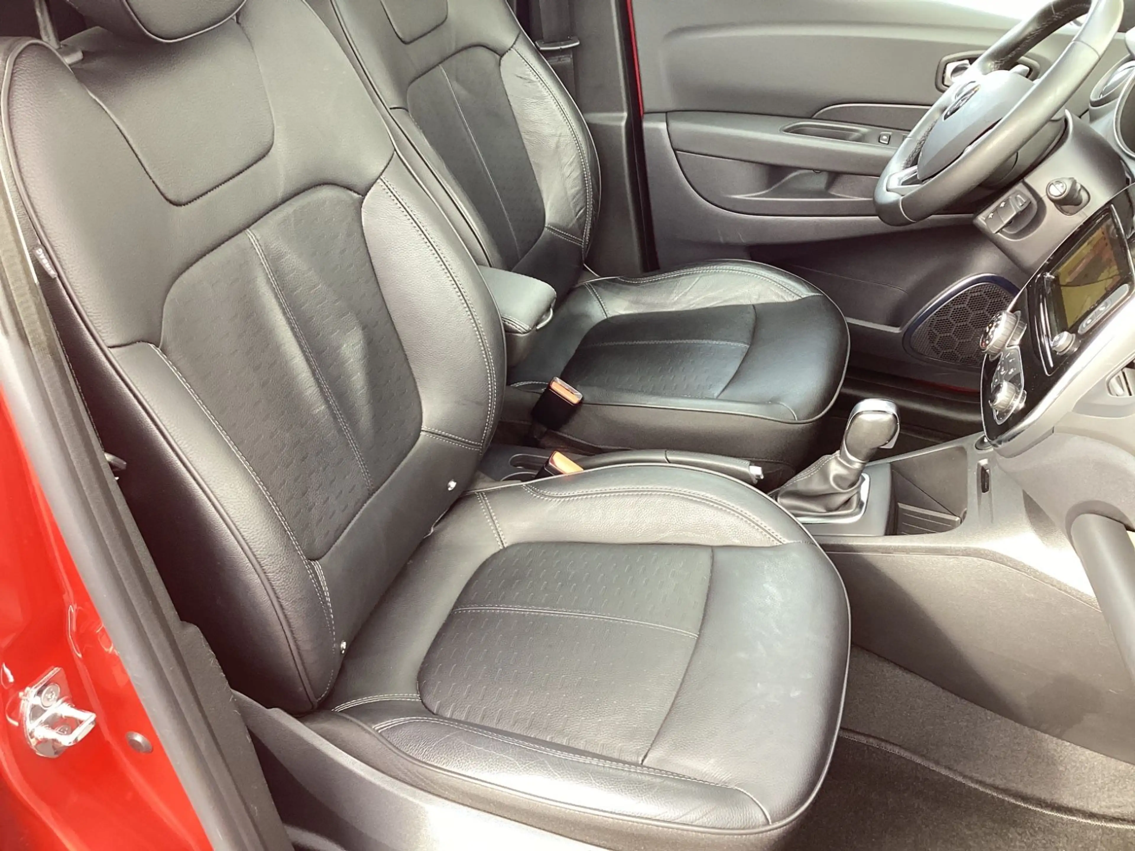 Renault Captur Intens Panorama Leder LED — photo 13