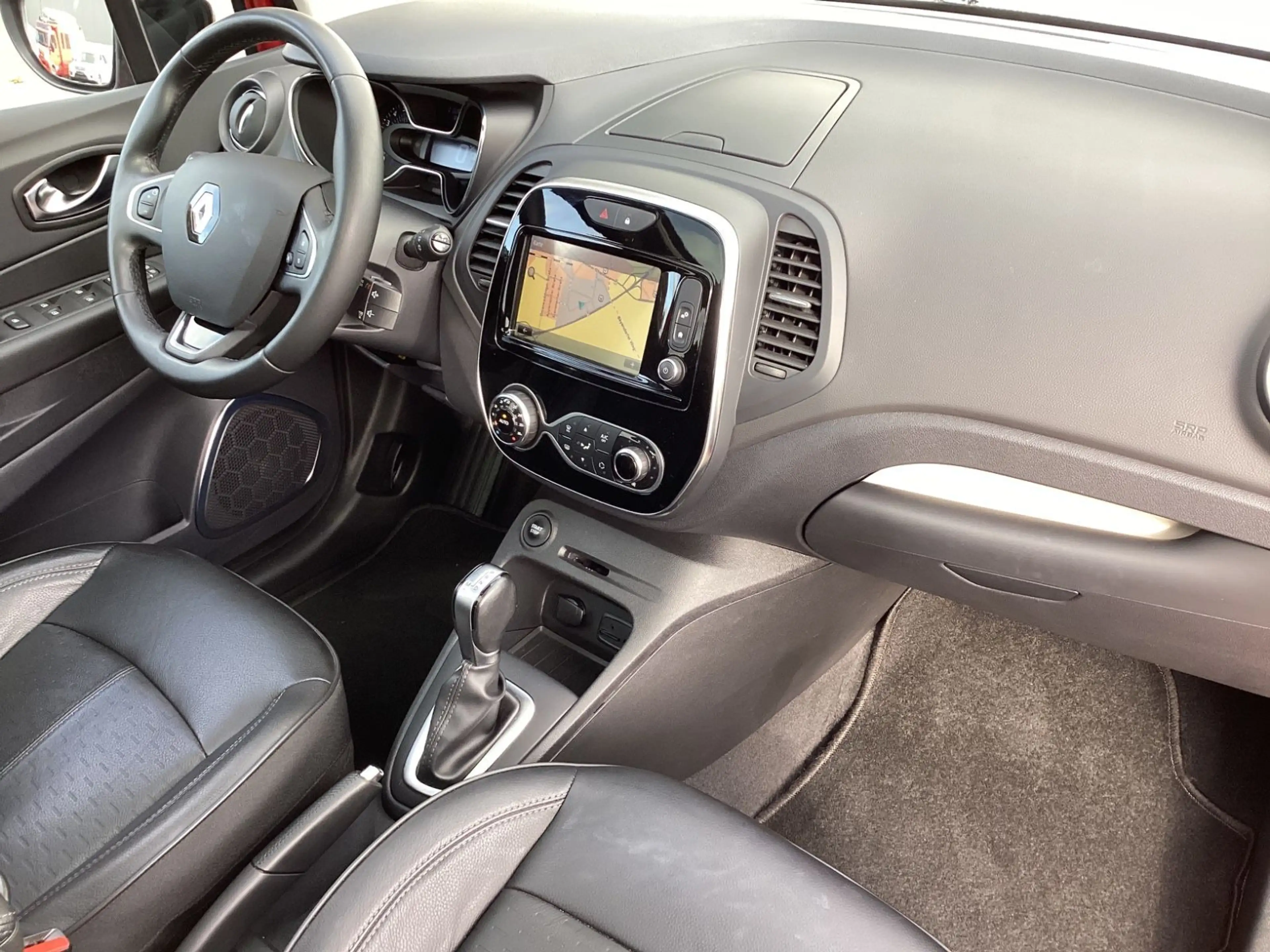 Renault Captur Intens Panorama Leder LED — photo 12