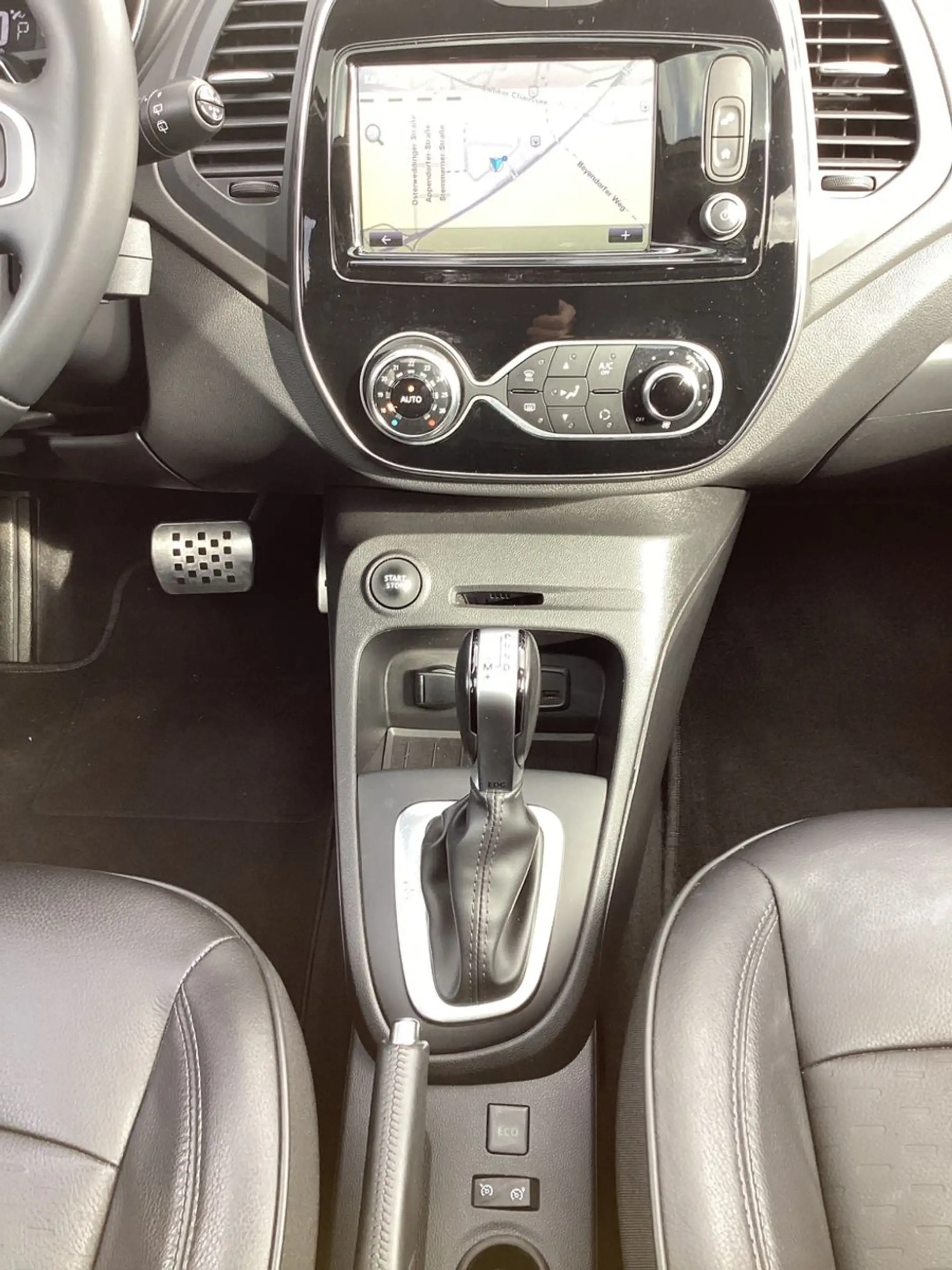 Renault Captur Intens Panorama Leder LED — photo 15