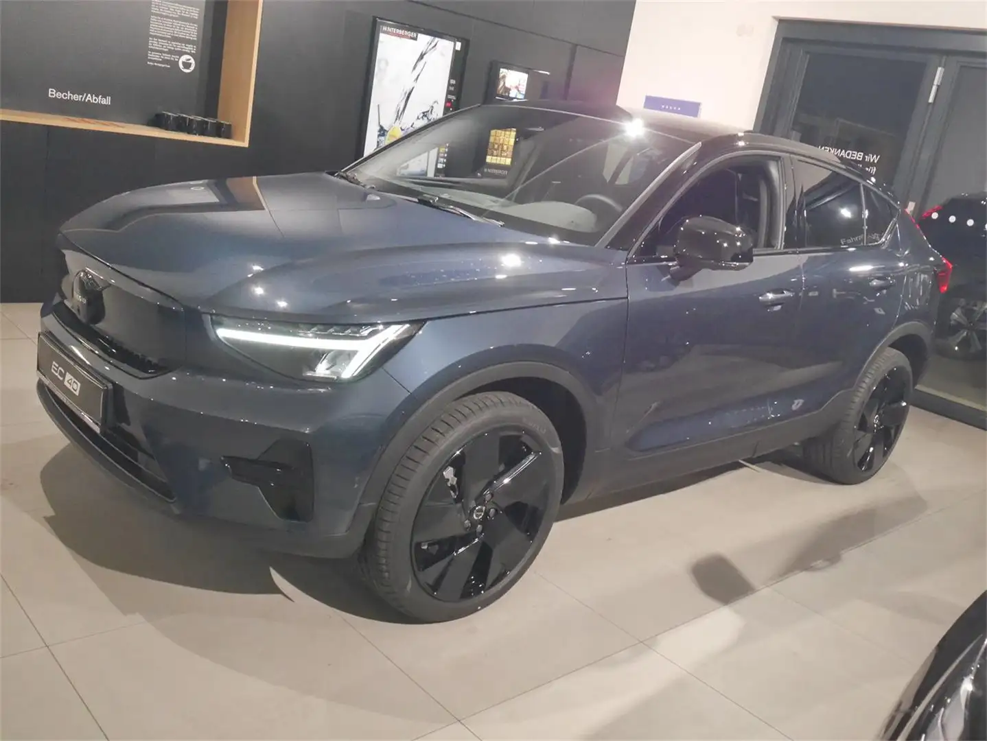 Volvo EC40 Twin Motor Performance Ultra Black Edition Blau - 2