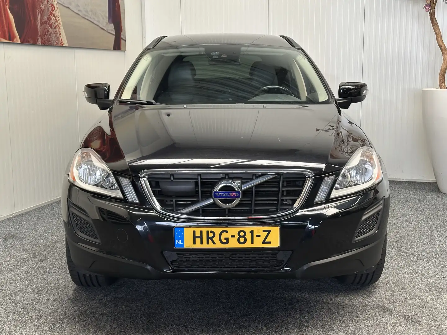 Volvo XC60 2.0 T5 MOMENTUM LEDER NAVIGATIE ADAPTIVE CRUISE CO Zwart - 2