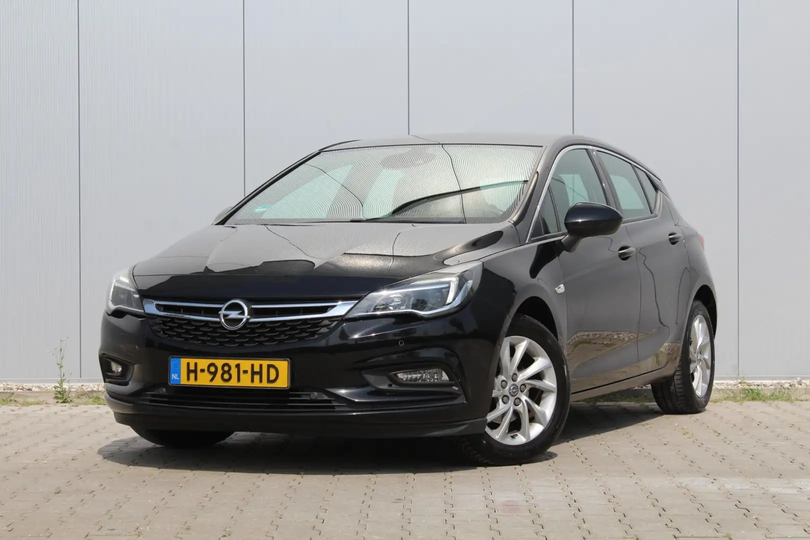 Opel Astra 1.4 Turbo Innovation | Automaat | Navigatie | Clim Zwart - 1
