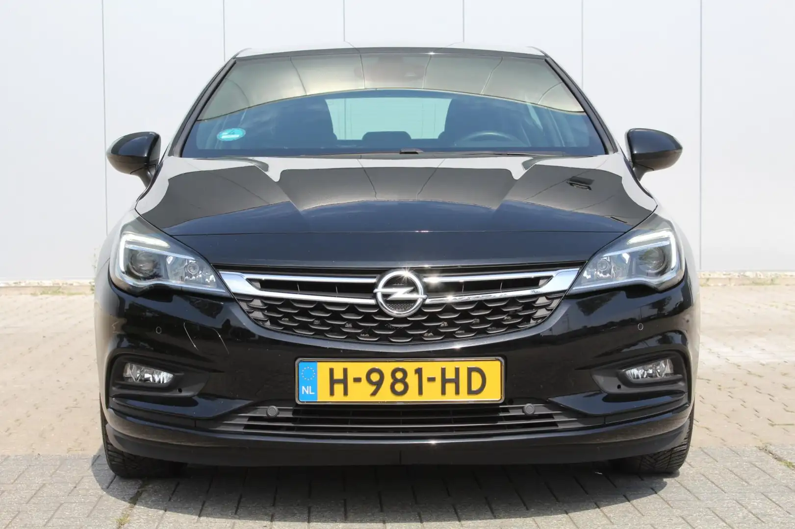 Opel Astra 1.4 Turbo Innovation | Automaat | Navigatie | Clim Zwart - 2