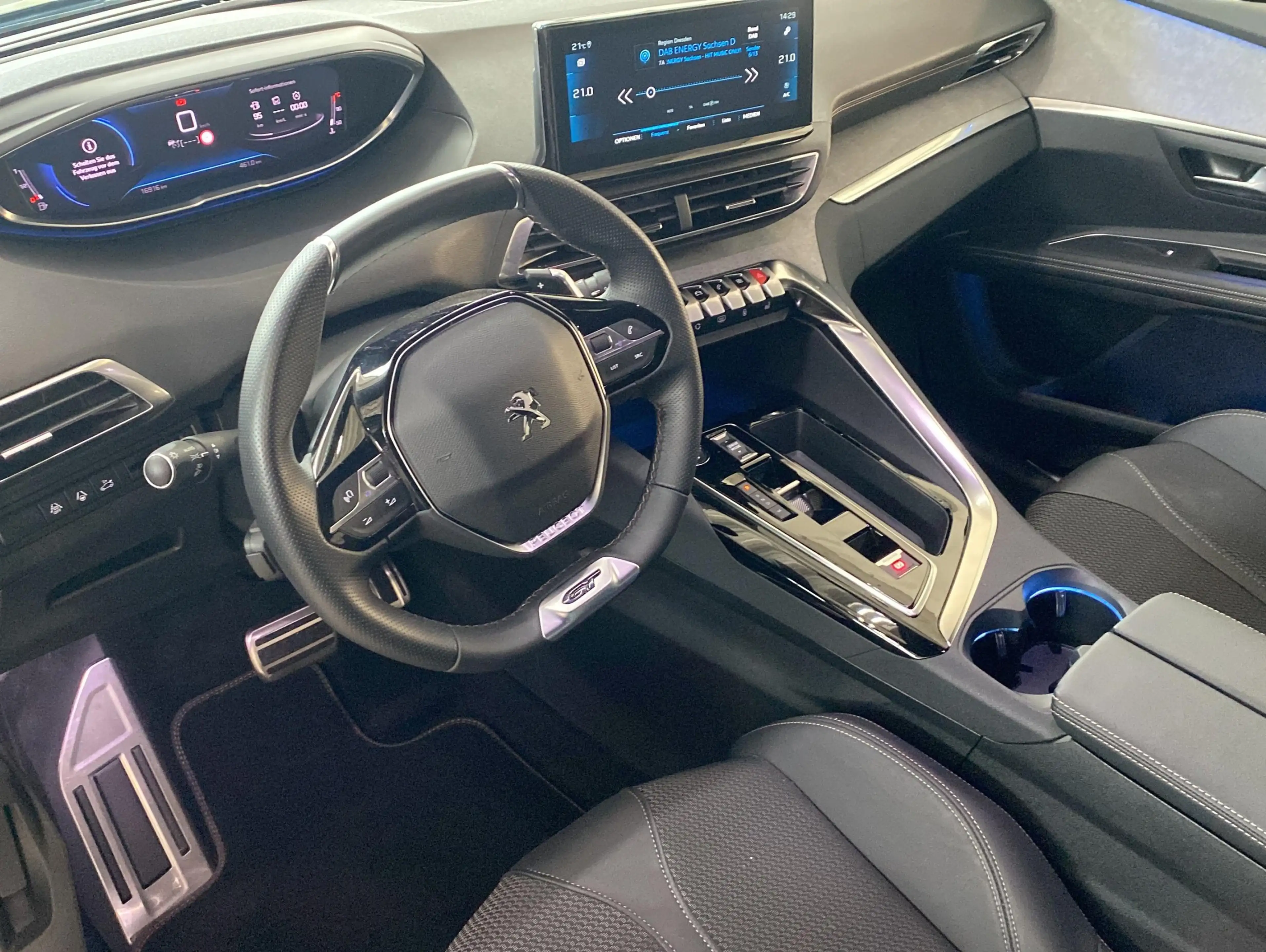 Peugeot 5008 GT Facelift*Navi*ACC*Kamera*7Sitze* — photo 3