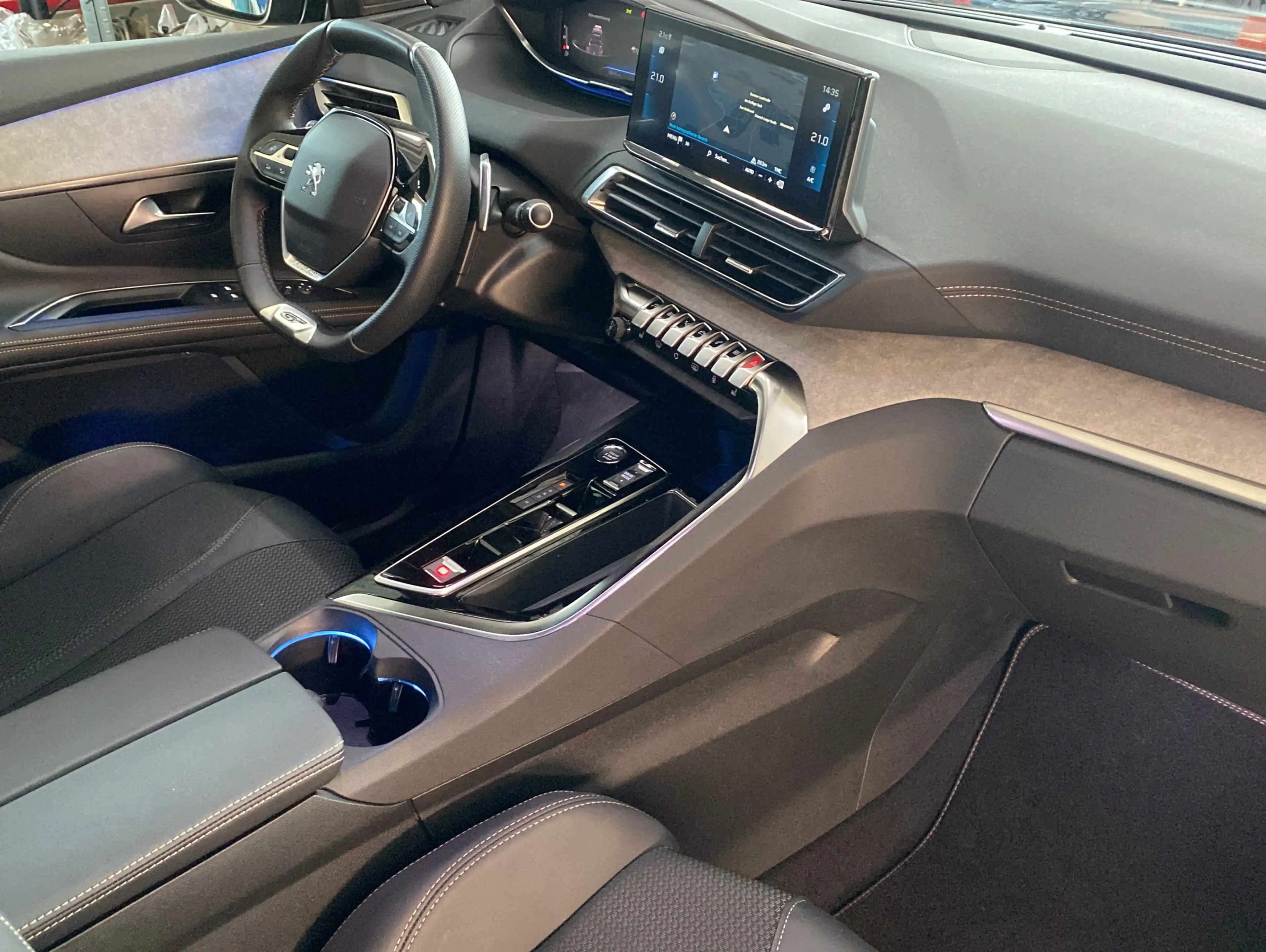 Peugeot 5008 GT Facelift*Navi*ACC*Kamera*7Sitze* — photo 15