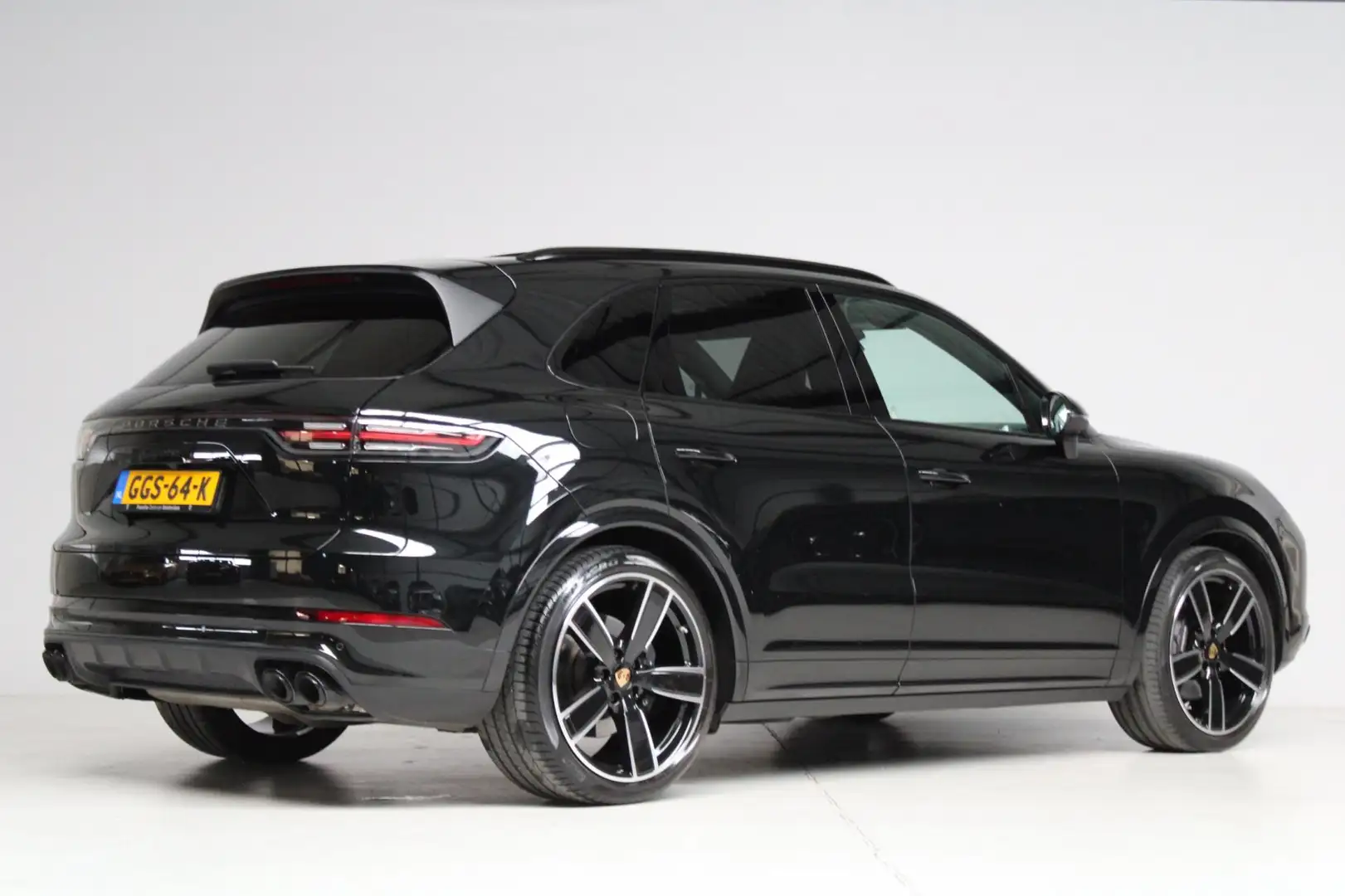 Porsche Cayenne 3.0 E-Hybrid SportDesign | panoramadak | achterasb Noir - 2
