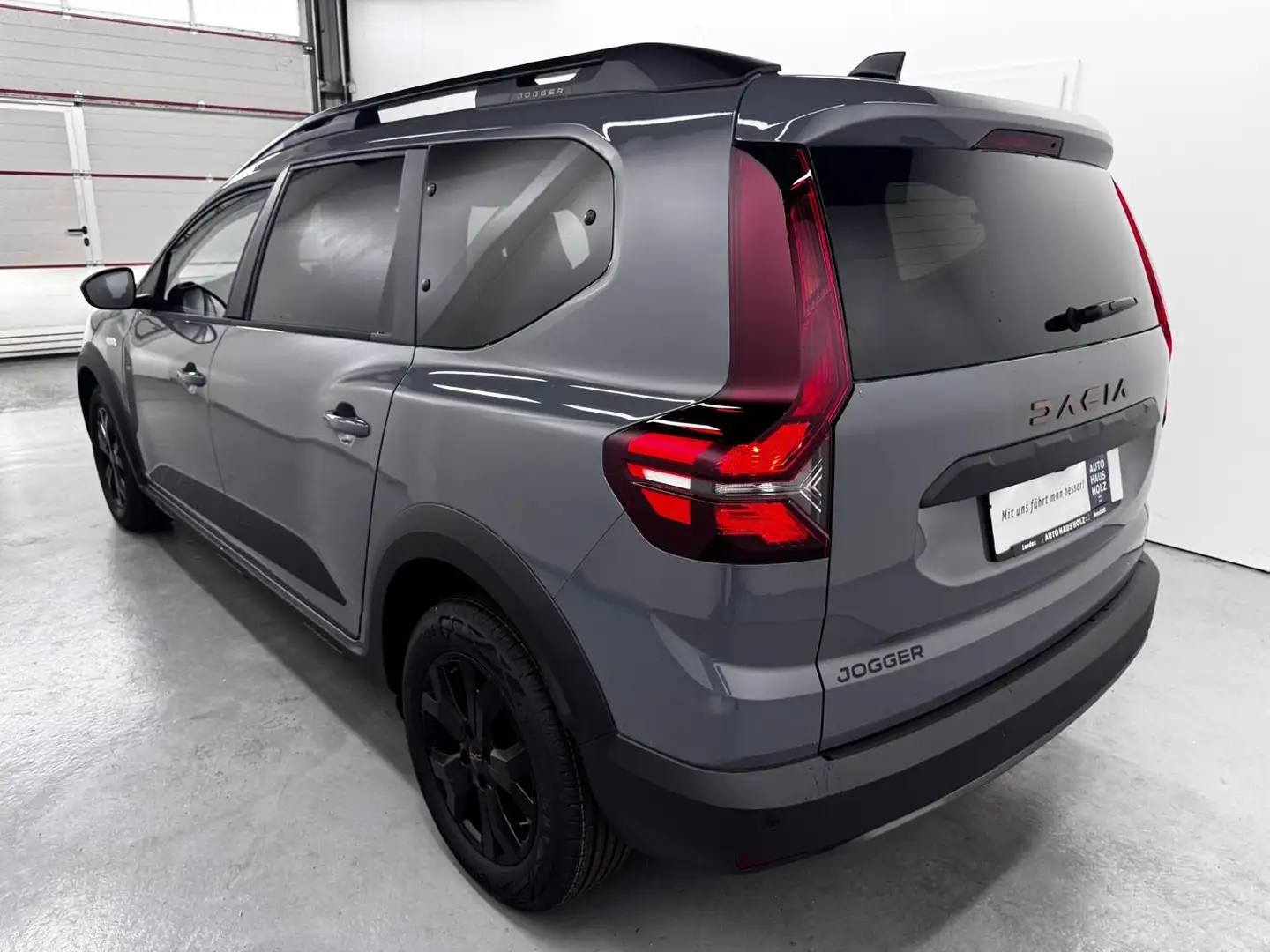 Dacia Jogger Extreme TCe 110 7-Sitzer "Tempomat" Grau - 2