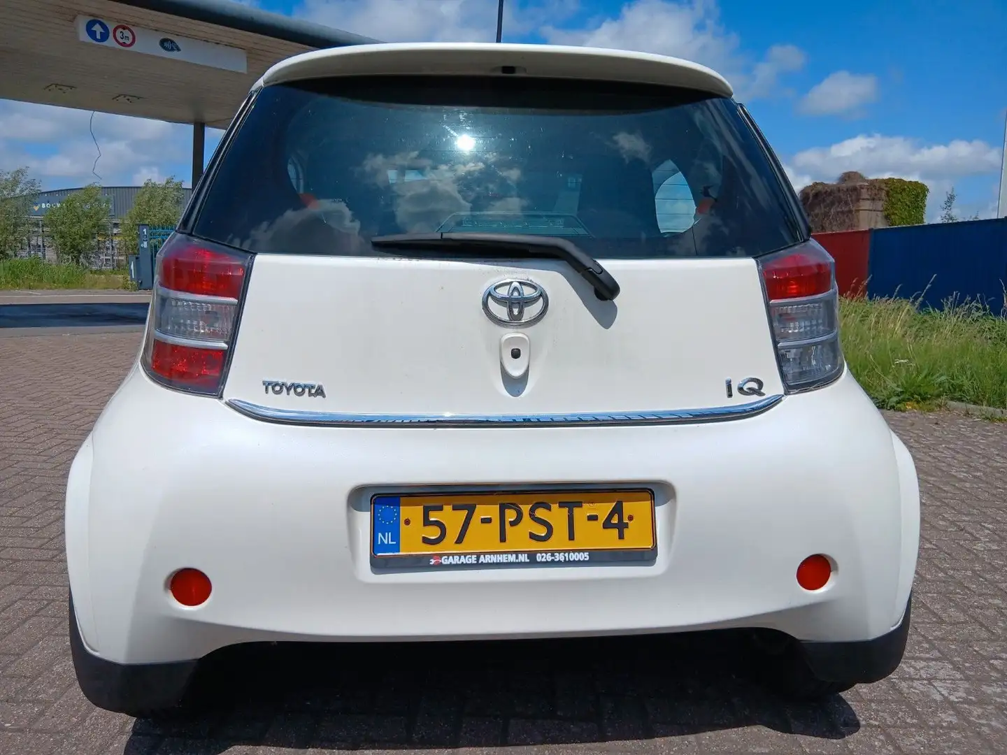 Toyota iQ 1.0 VVTi Comfort automaat Bílá - 2