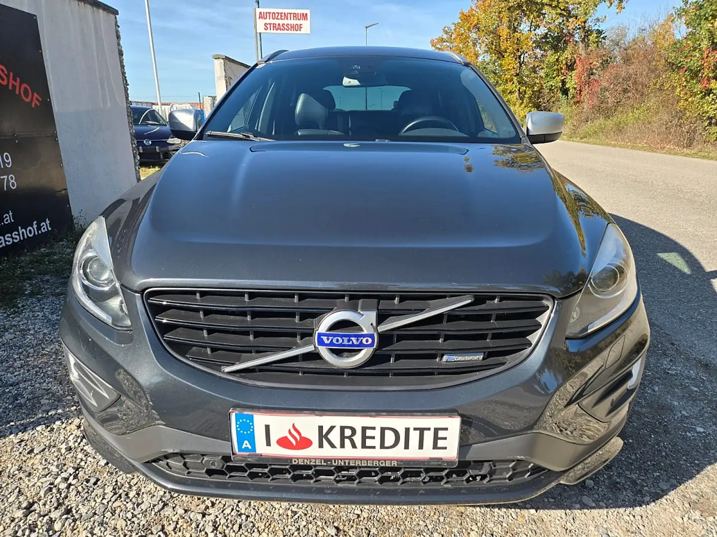 Volvo XC60 D4 AWD Momentum R-Design Geartronic Gris - 2
