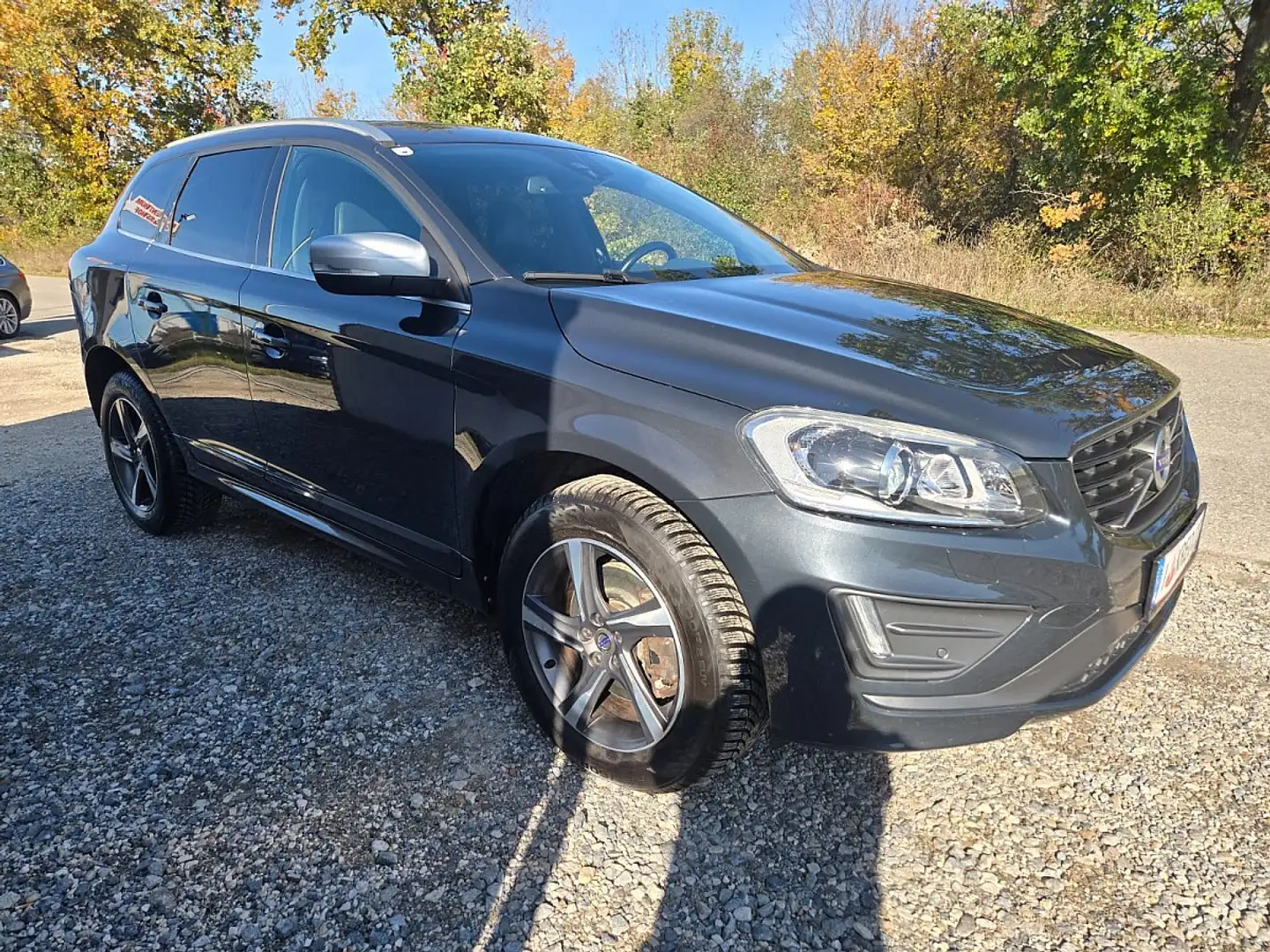 Volvo XC60 D4 AWD Momentum R-Design Geartronic Gris - 1