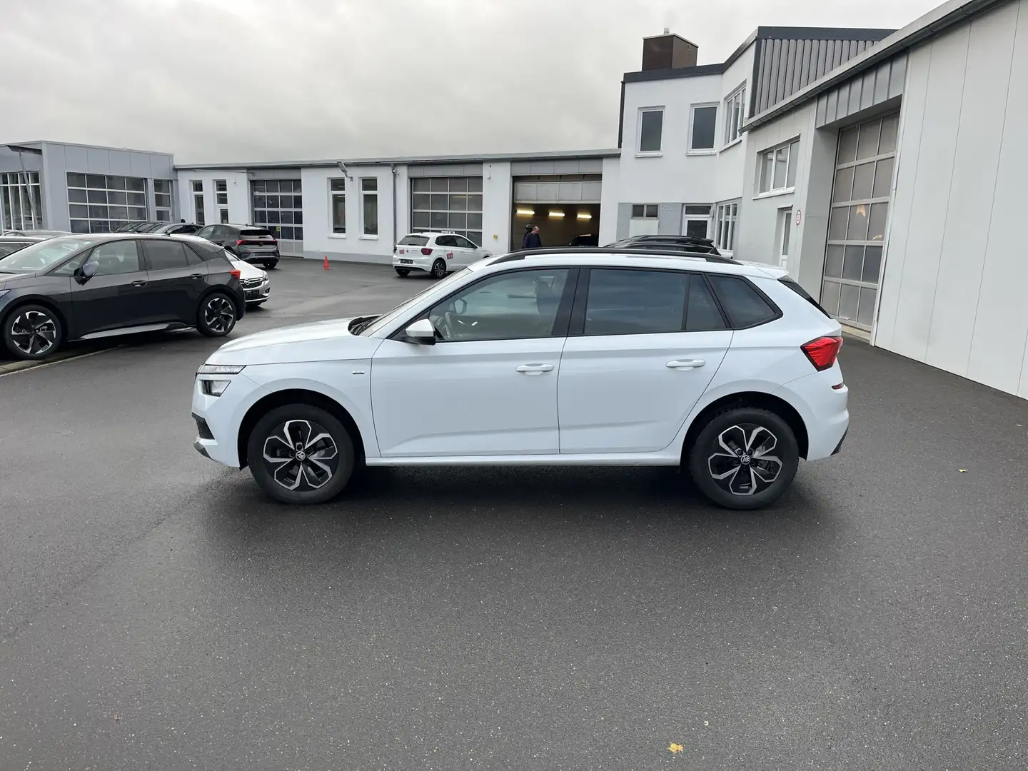 Skoda Kamiq 1.6 TDI Drive 125€ m. 20% Anzahlung Virtual Cock Weiß - 2