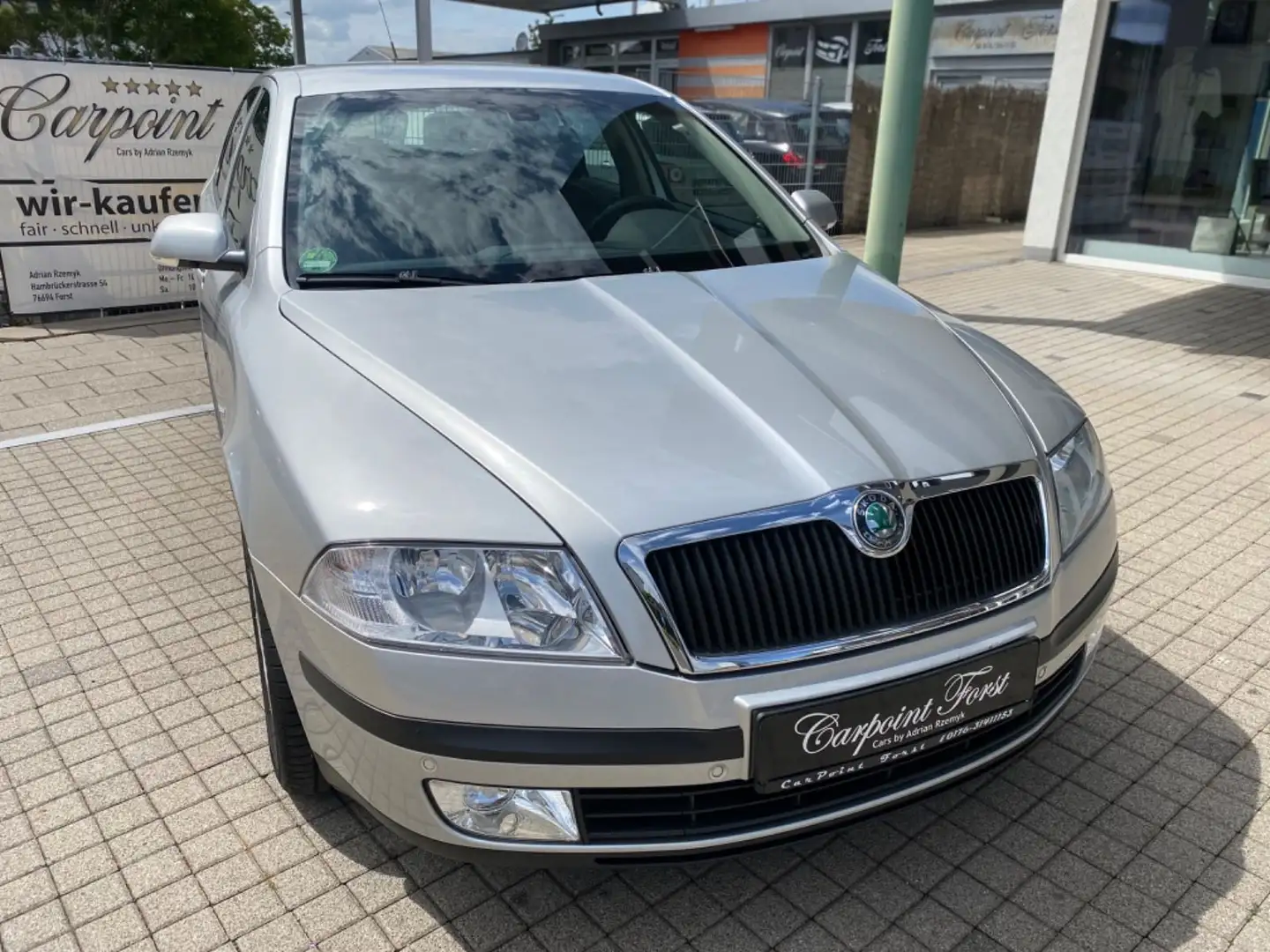 Skoda Octavia 1.6 Lim. Elegance, 1.Hand, Automatik,uvm Silber - 1