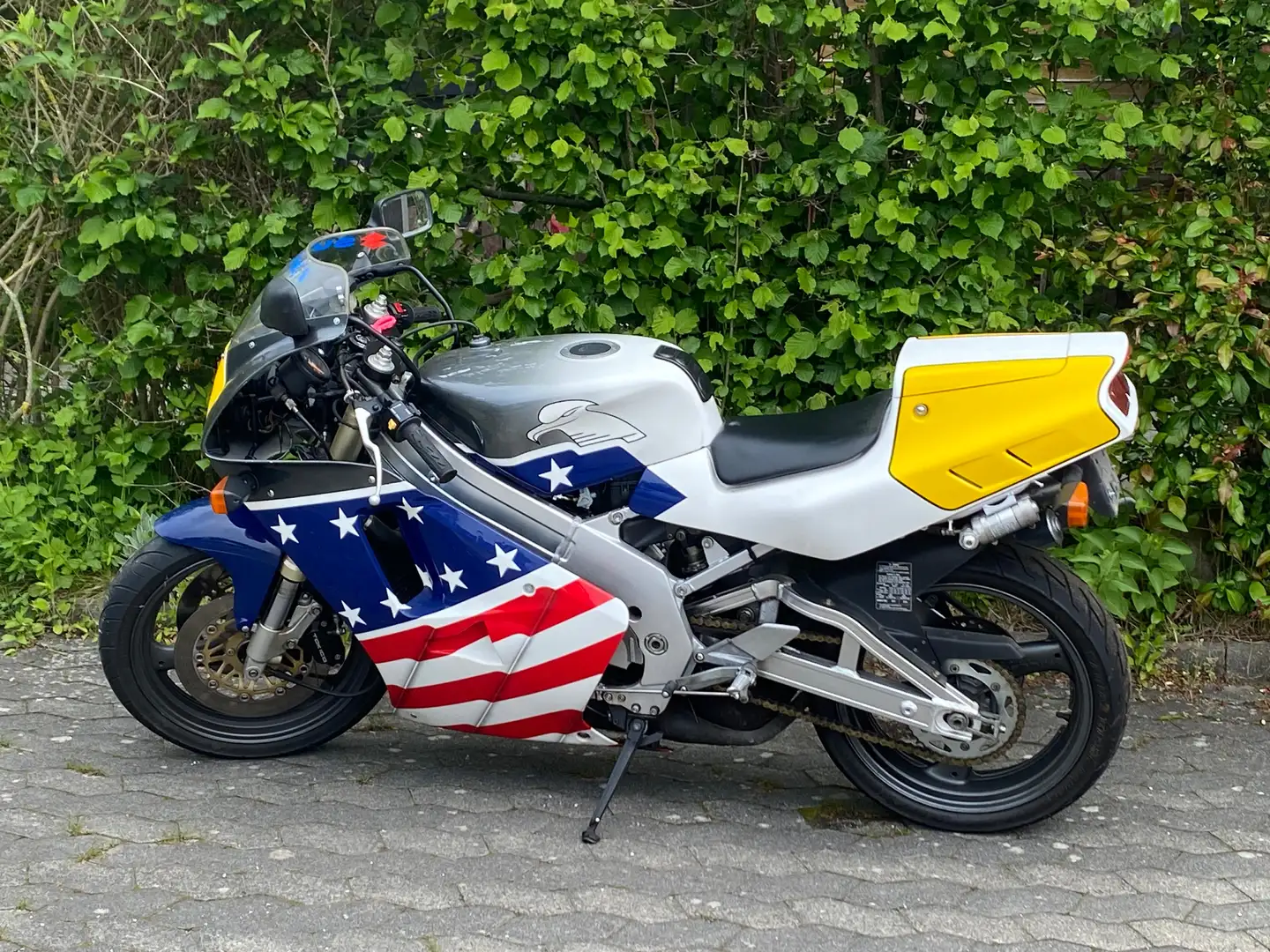 Suzuki RGV 250 RGV 250 John Kocinski - 1