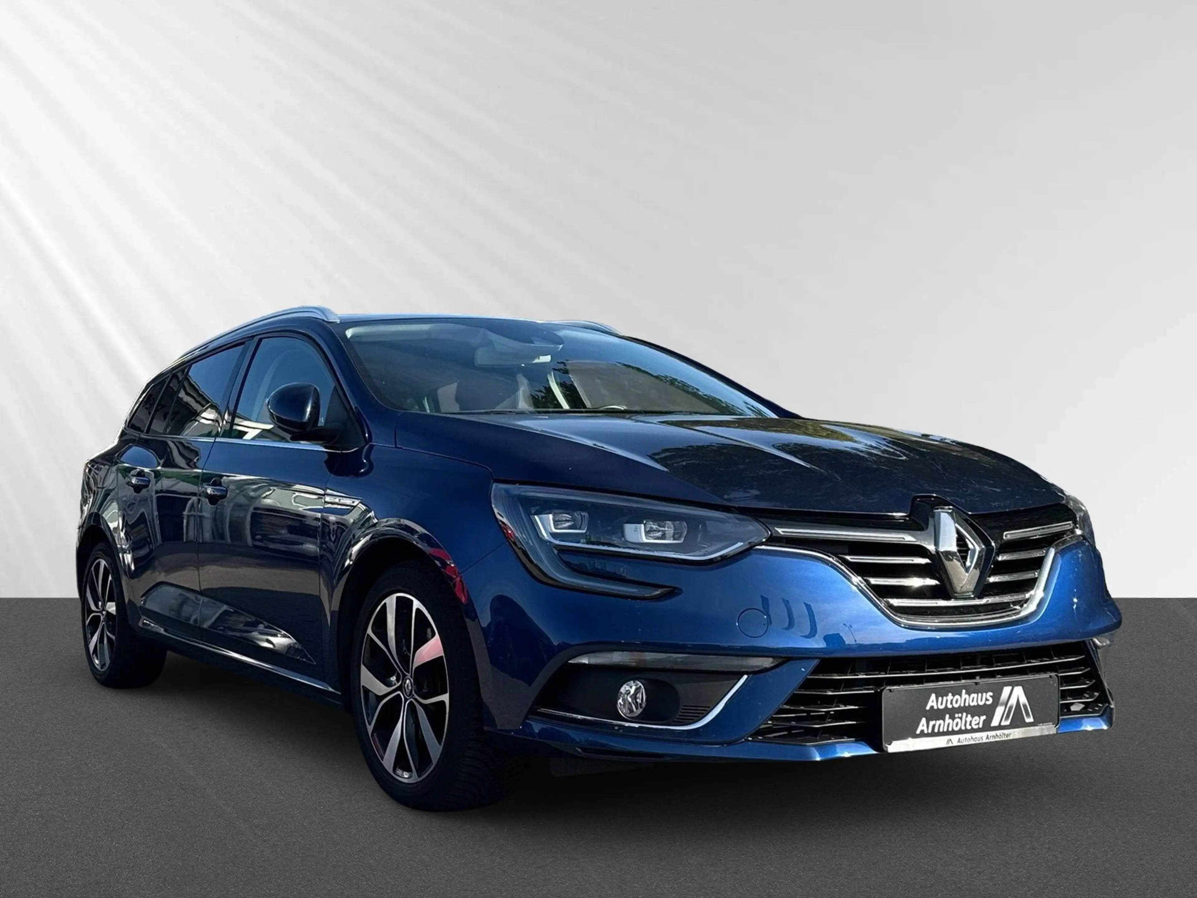 Renault Megane MEGANE IV GRANDTOUR 1.3 160 BOSE+MASSAGE+ANHÄNGE — photo 5