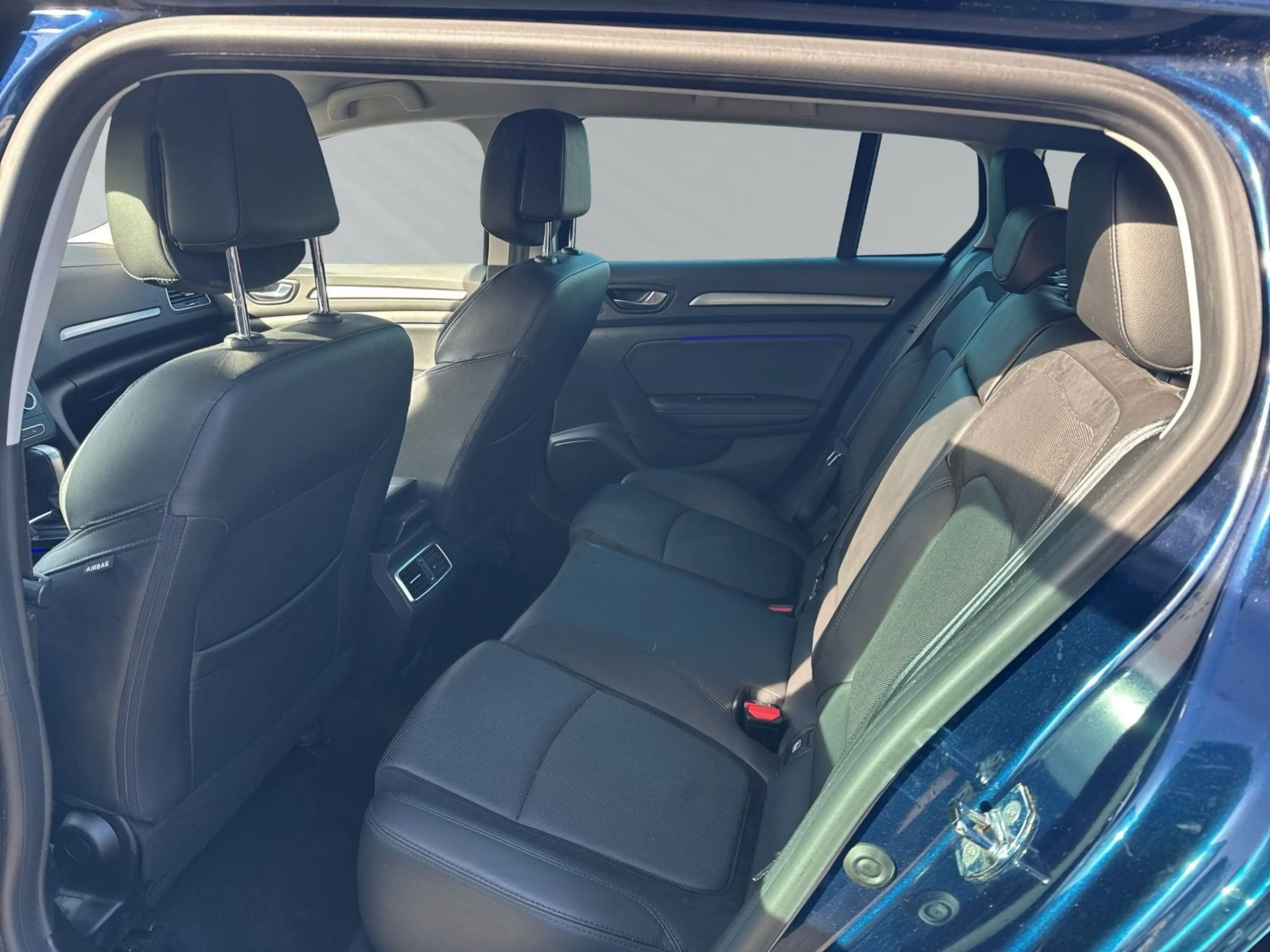 Renault Megane MEGANE IV GRANDTOUR 1.3 160 BOSE+MASSAGE+ANHÄNGE — photo 11