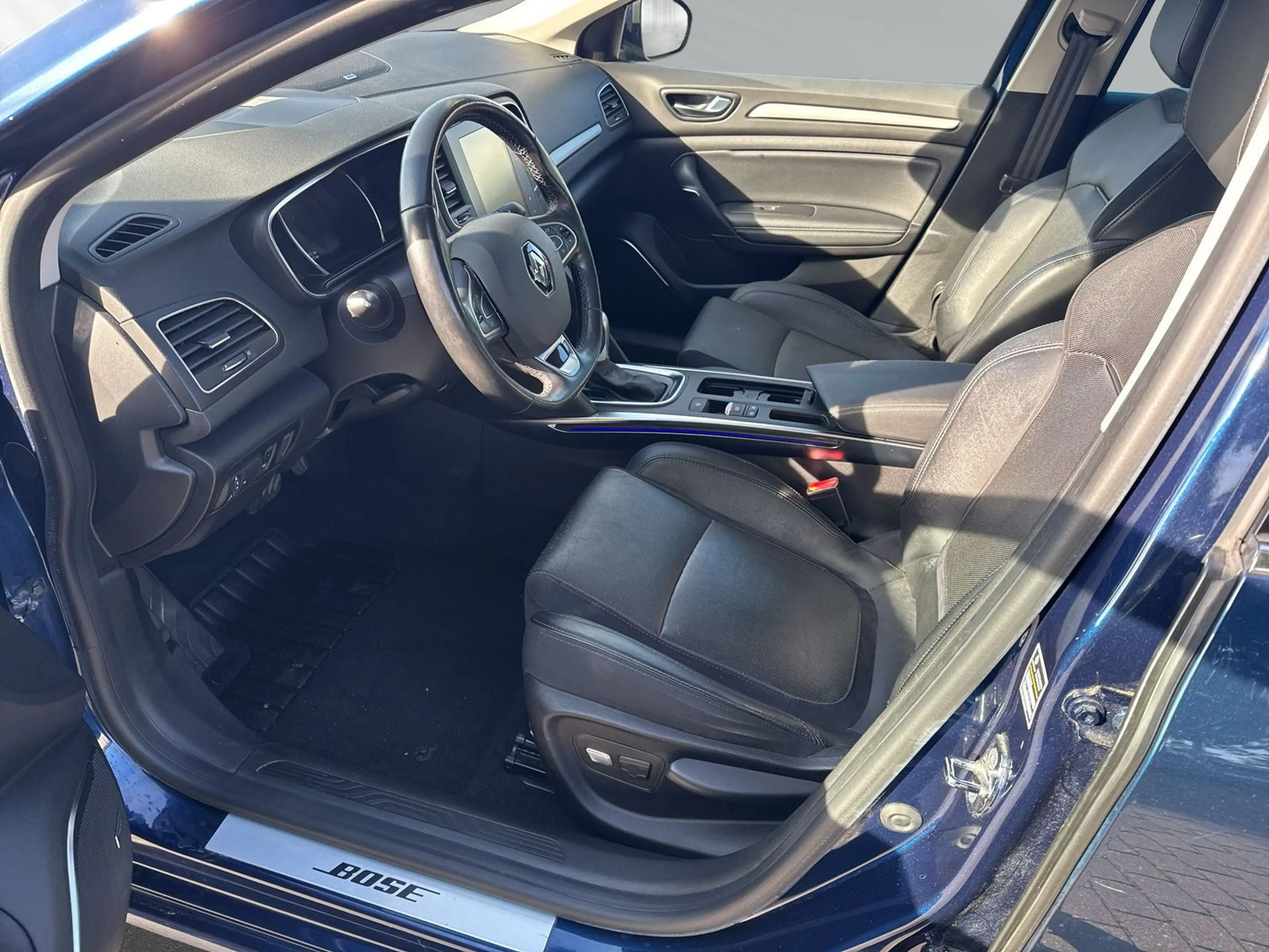 Renault Megane MEGANE IV GRANDTOUR 1.3 160 BOSE+MASSAGE+ANHÄNGE — photo 9