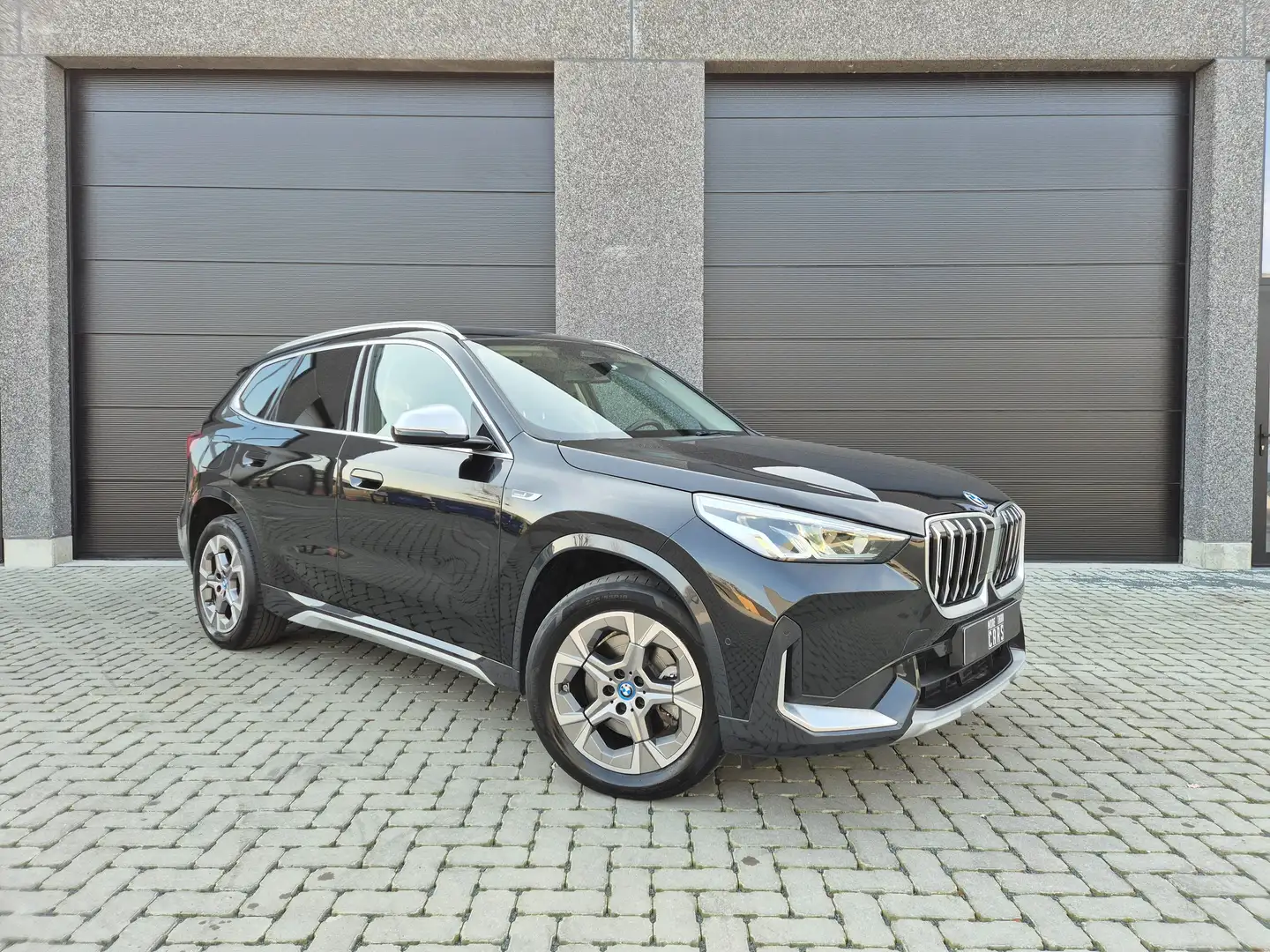 BMW X1 xDrive25e X-Line LED Leder Sportzetels Camera Zwart - 1