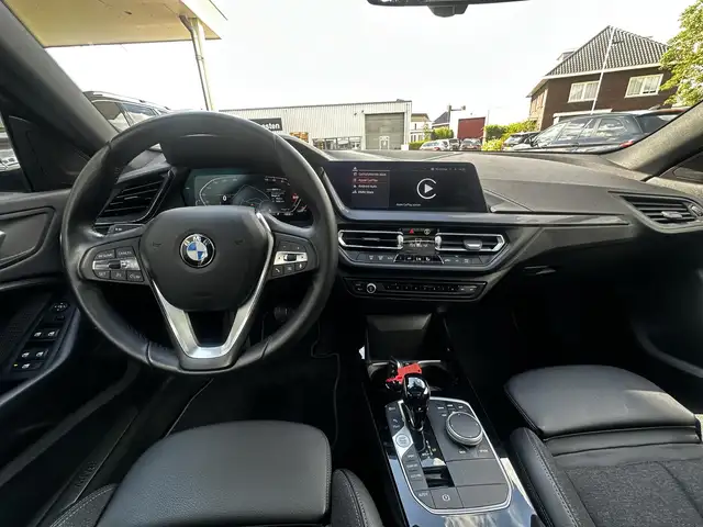 BMW 2 Series view 12
