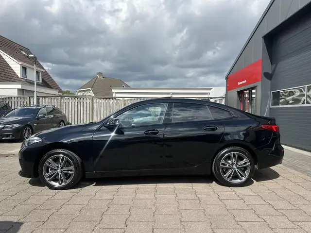 BMW 2 Series view 3