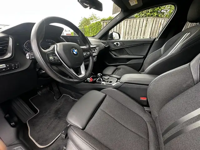 BMW 2 Series view 2