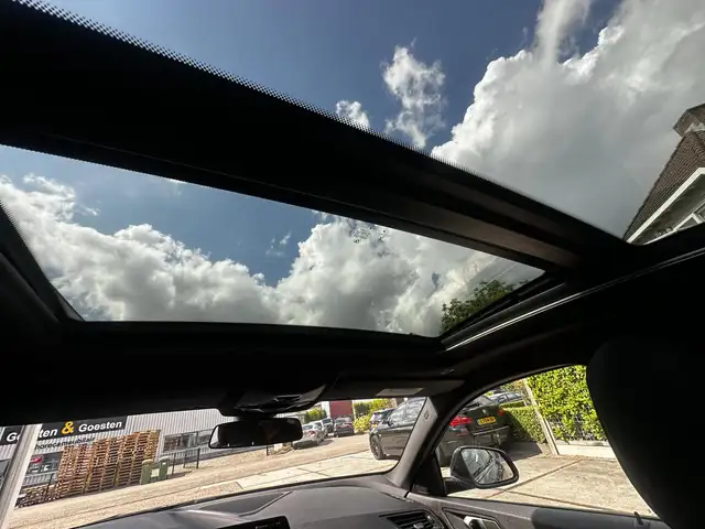 BMW 2 Series view 11