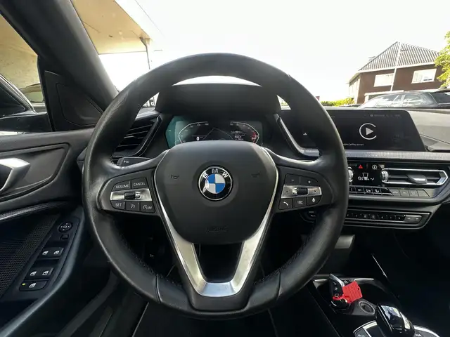 BMW 2 Series view 17