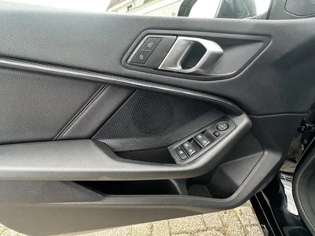 BMW 2 Series view 18