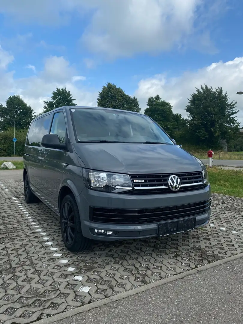 Volkswagen T6 Kombi Grau - 1