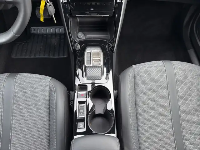 Peugeot 2008 view 11