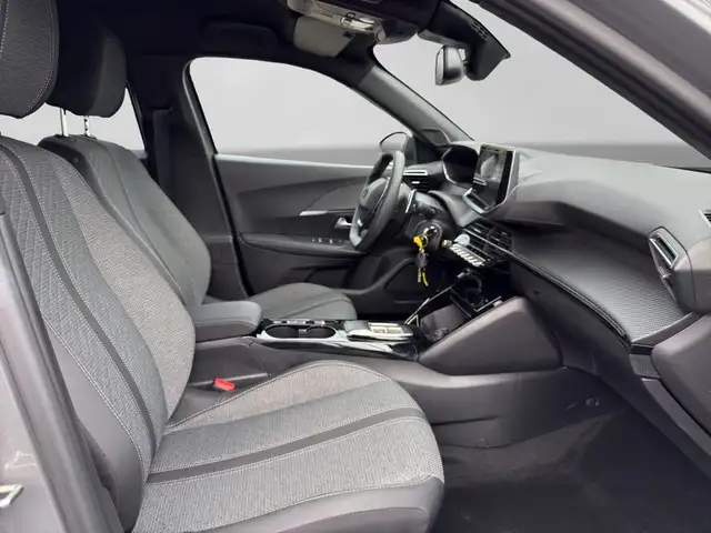 Peugeot 2008 view 9