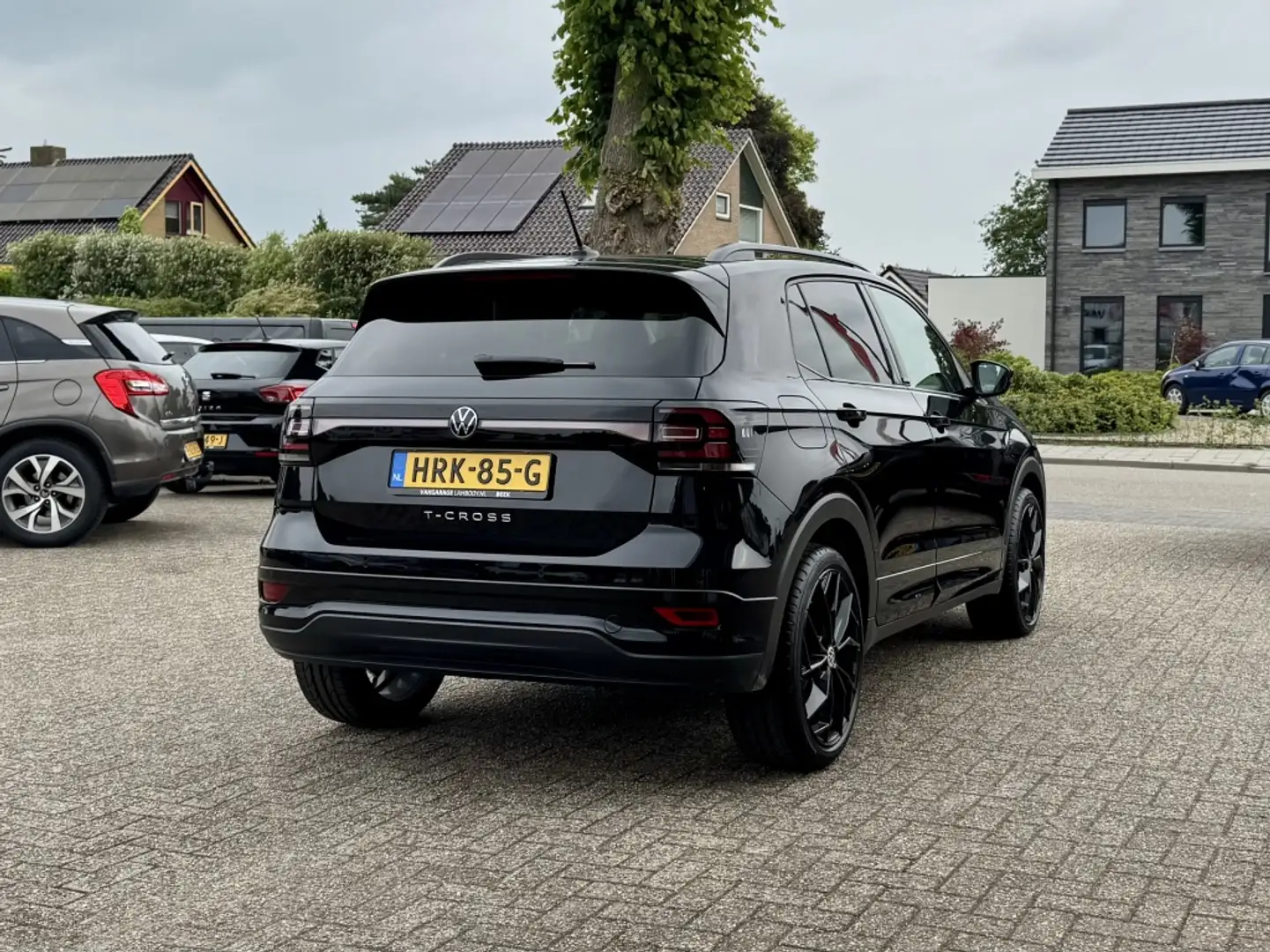 Volkswagen T-Cross 1.0 TSI 110PK R-Line DSG automaat Navi Virtual Zwart - 2