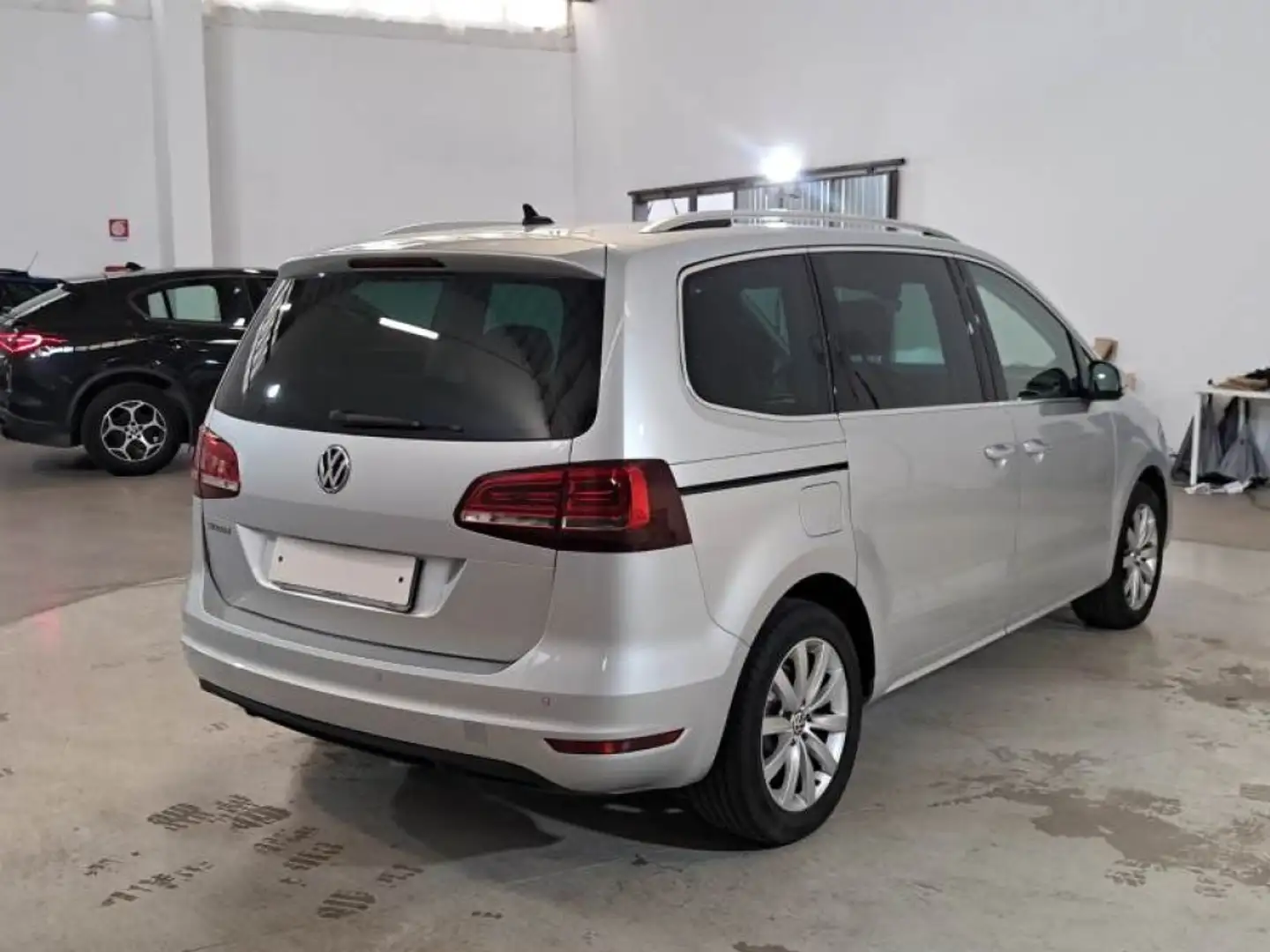 Volkswagen Sharan 2.0 TDI 150 CV SCR DSG Executive BlueMotion Tech. Zilver - 2