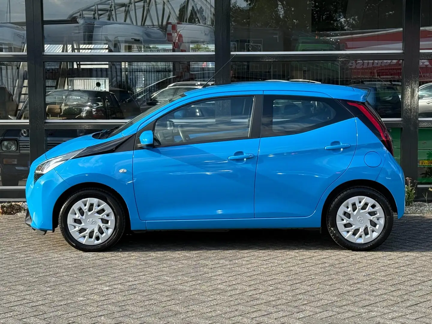 Toyota Aygo 1.0 VVT-i x-play Airco Camera NAP APK !! Blauw - 2
