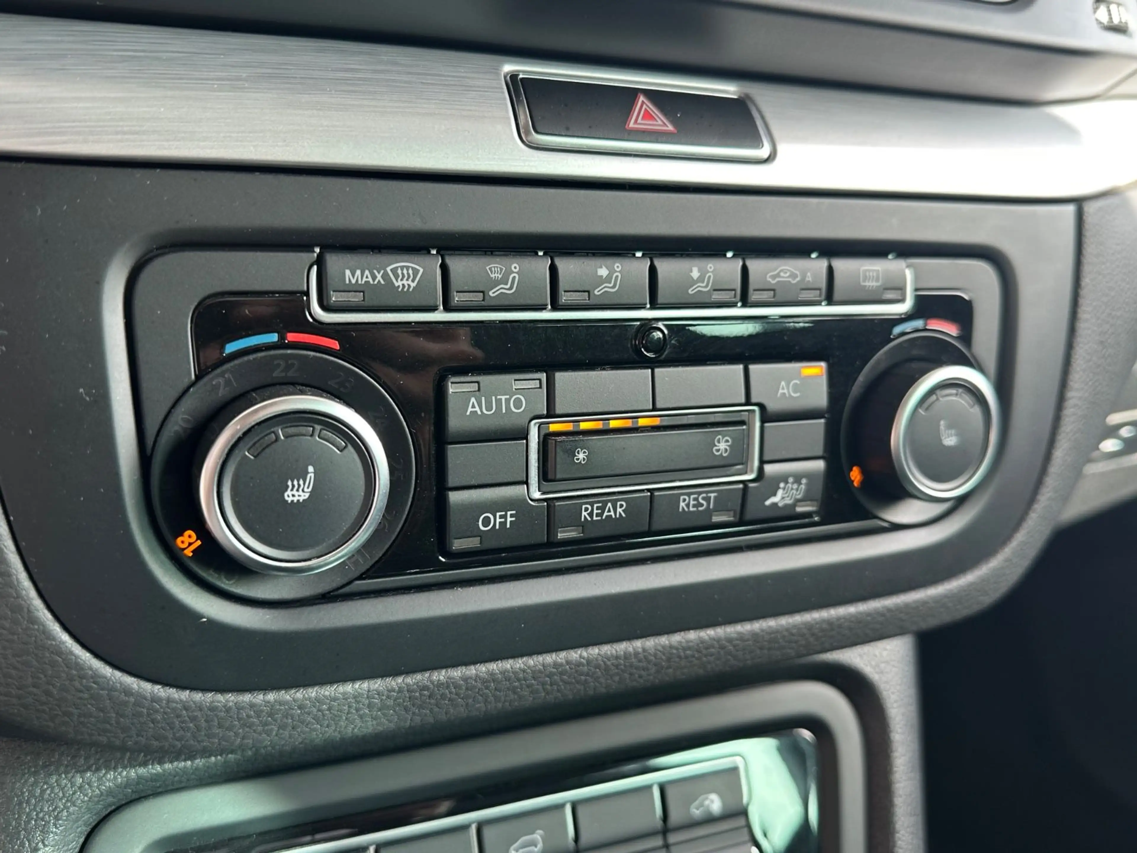 Volkswagen Sharan Style BMT — photo 15