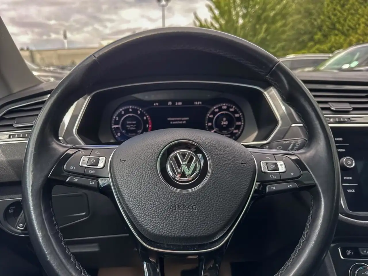 Volkswagen Tiguan снимка Volkswagen Tiguan