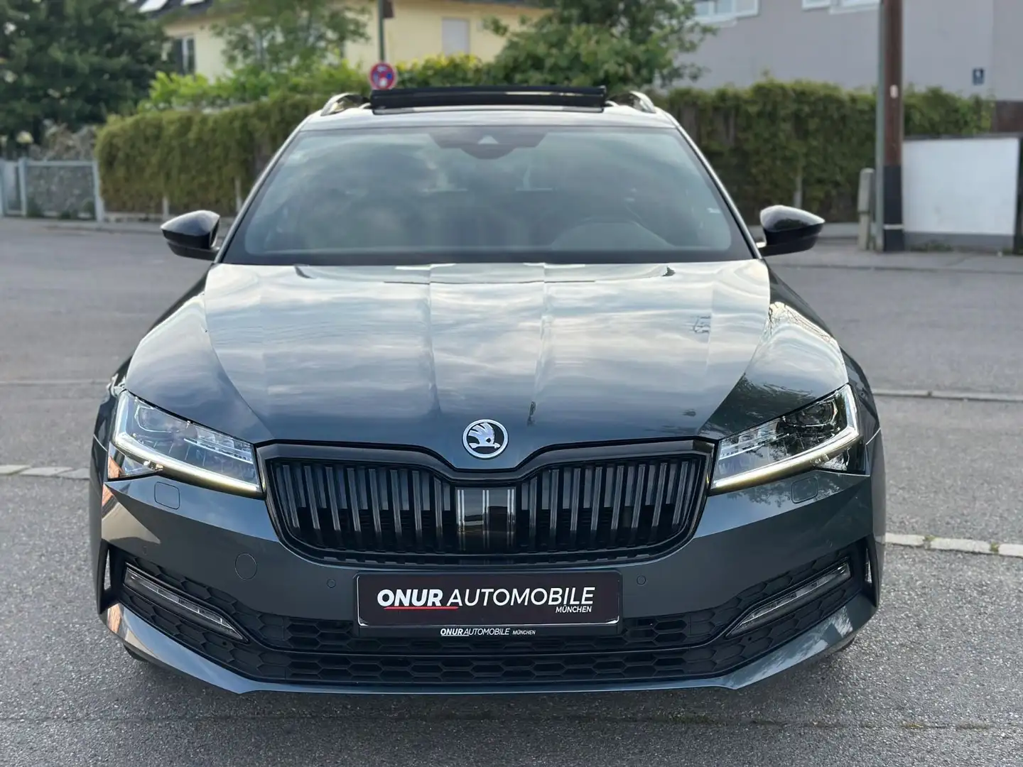 Skoda Superb Combi Sportline 2.0 TSI Navi Pano AHK ACC Grau - 2