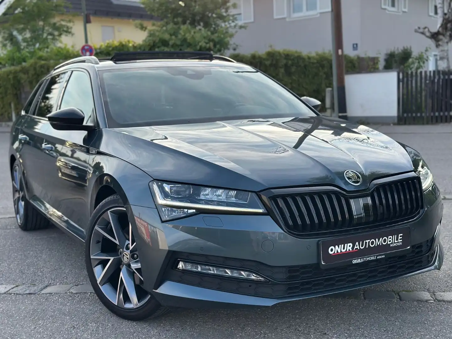 Skoda Superb Combi Sportline 2.0 TSI Navi Pano AHK ACC Grau - 1