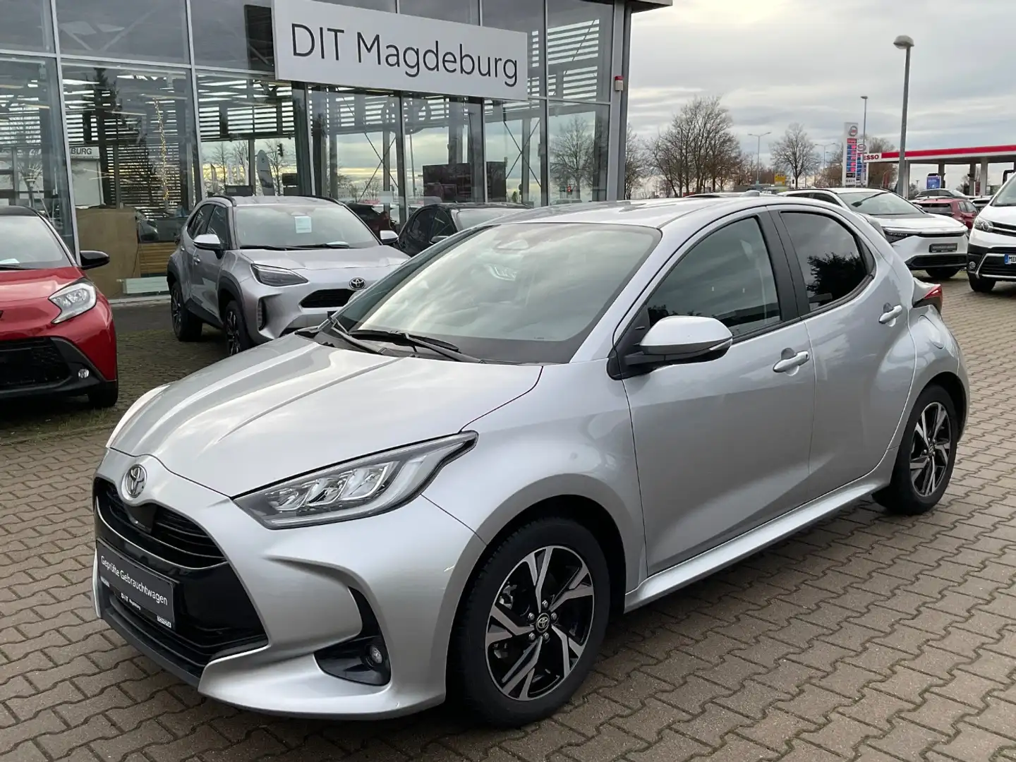 Toyota Yaris 1.5 Teamplayer ACC+LED+Navi+Fernlichtass. Silber - 2