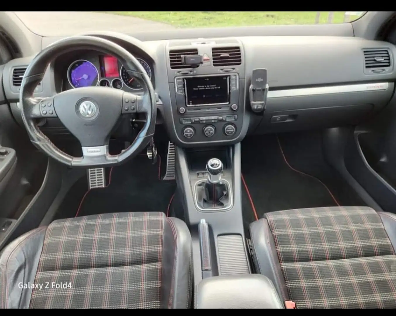 Volkswagen Golf GTI 2.0 T 16S FSI 230 Pirelli - 2