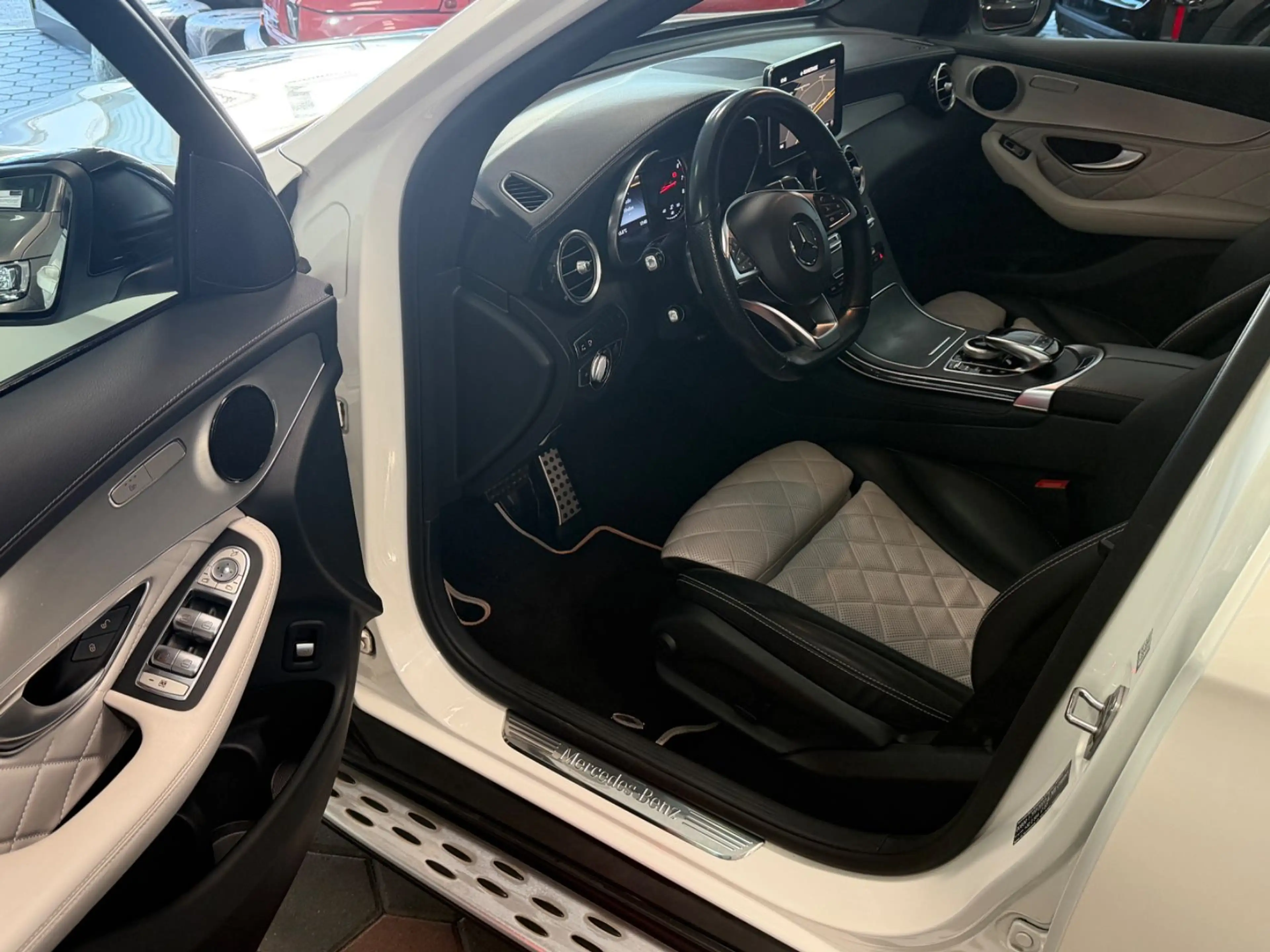 Mercedes-Benz GLC 250 4Matic AMG LINE*DESIGNO*AIRMATIC*LED*6 — photo 8