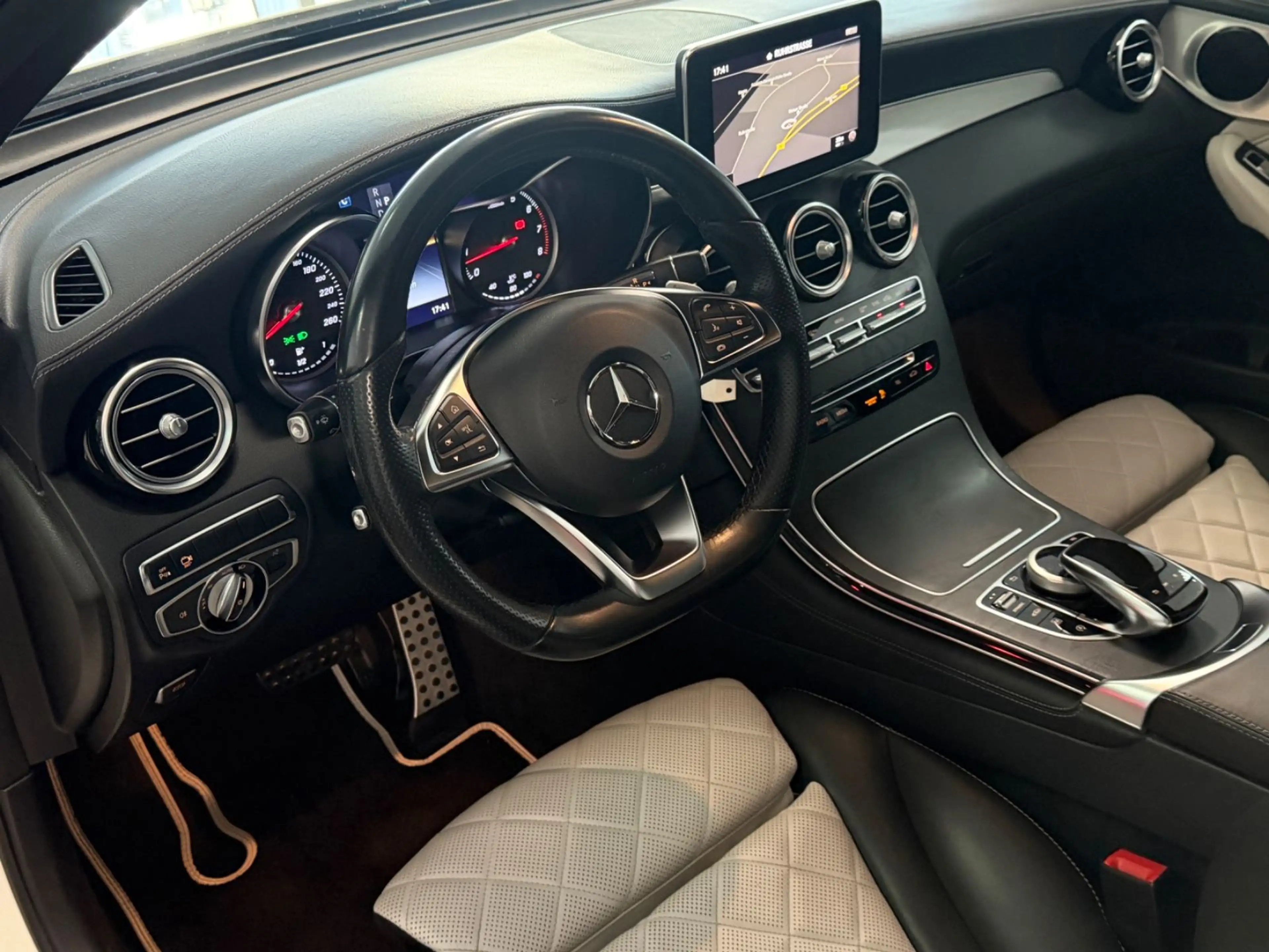 Mercedes-Benz GLC 250 4Matic AMG LINE*DESIGNO*AIRMATIC*LED*6 — photo 12