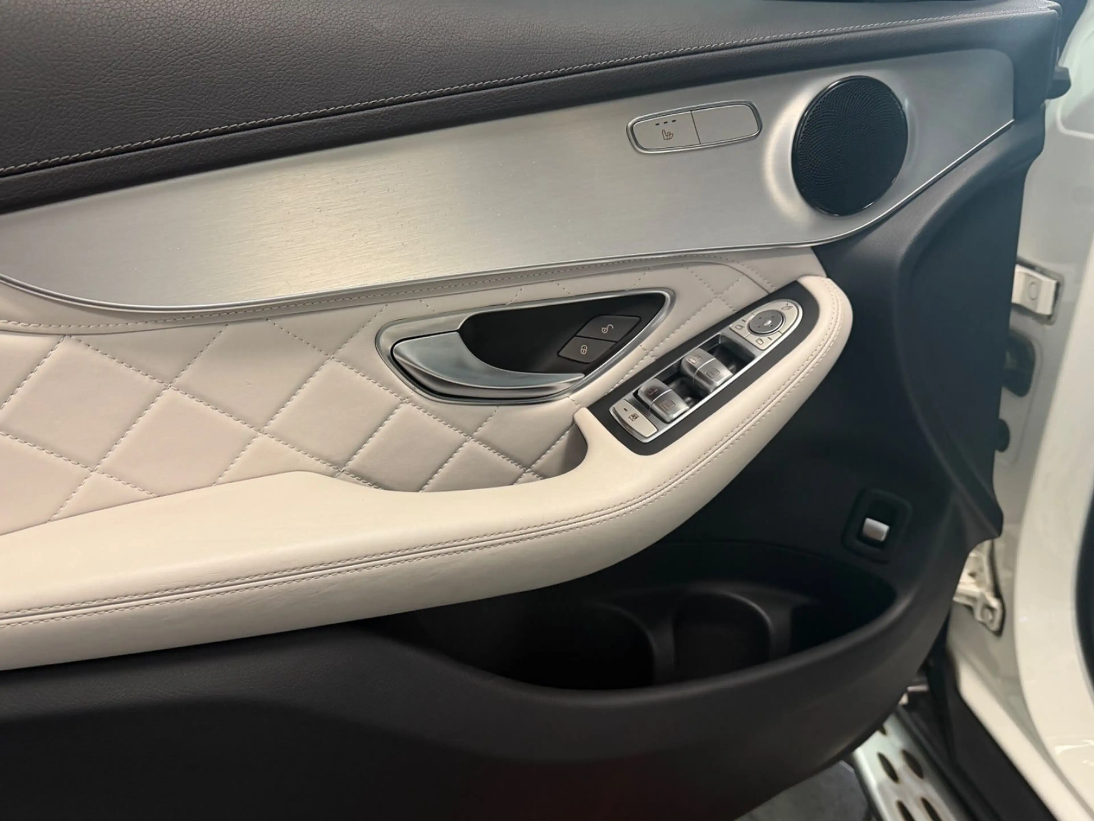 Mercedes-Benz GLC 250 4Matic AMG LINE*DESIGNO*AIRMATIC*LED*6 — photo 9