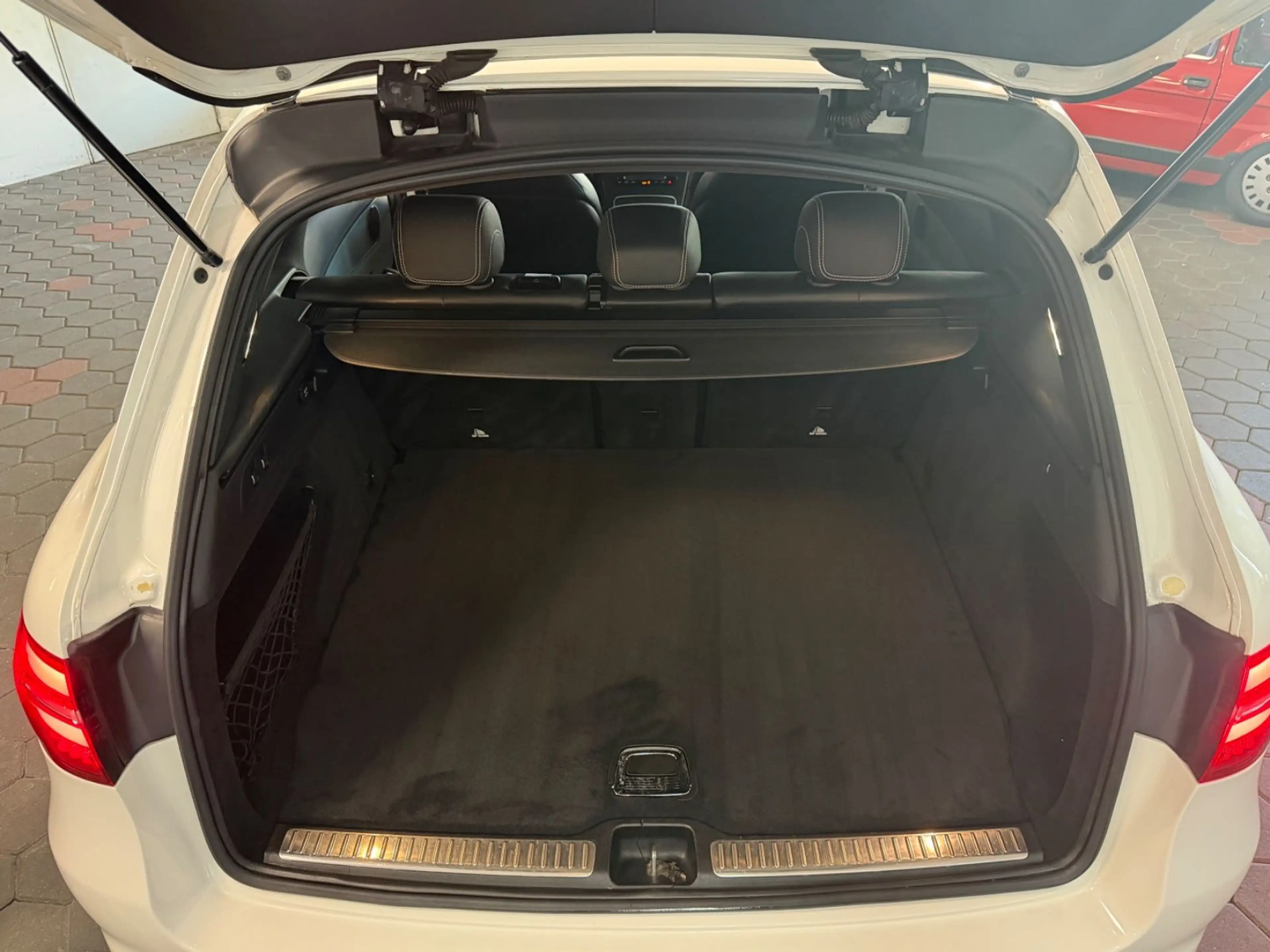 Mercedes-Benz GLC 250 4Matic AMG LINE*DESIGNO*AIRMATIC*LED*6 — photo 14